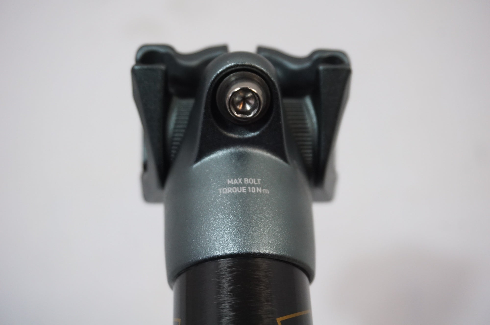 TRUVATIV 「トラバティブ」 NOIR WORLD CUP CARBON Φ30.9 シートポスト / 世田谷店