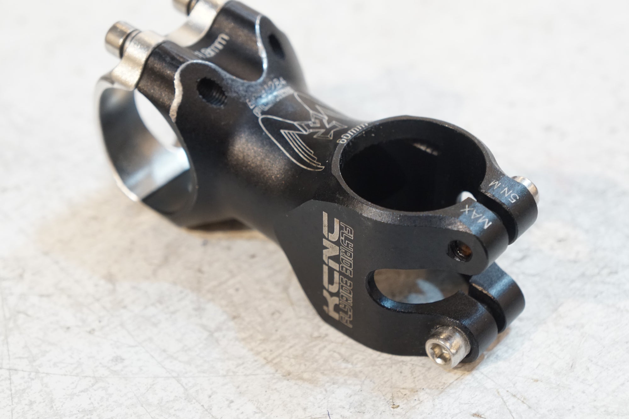 KCNC 「ケーシーエヌシー」 FLYRIDE φ31.8 60mm ステム / バイチャリ浦和ベース