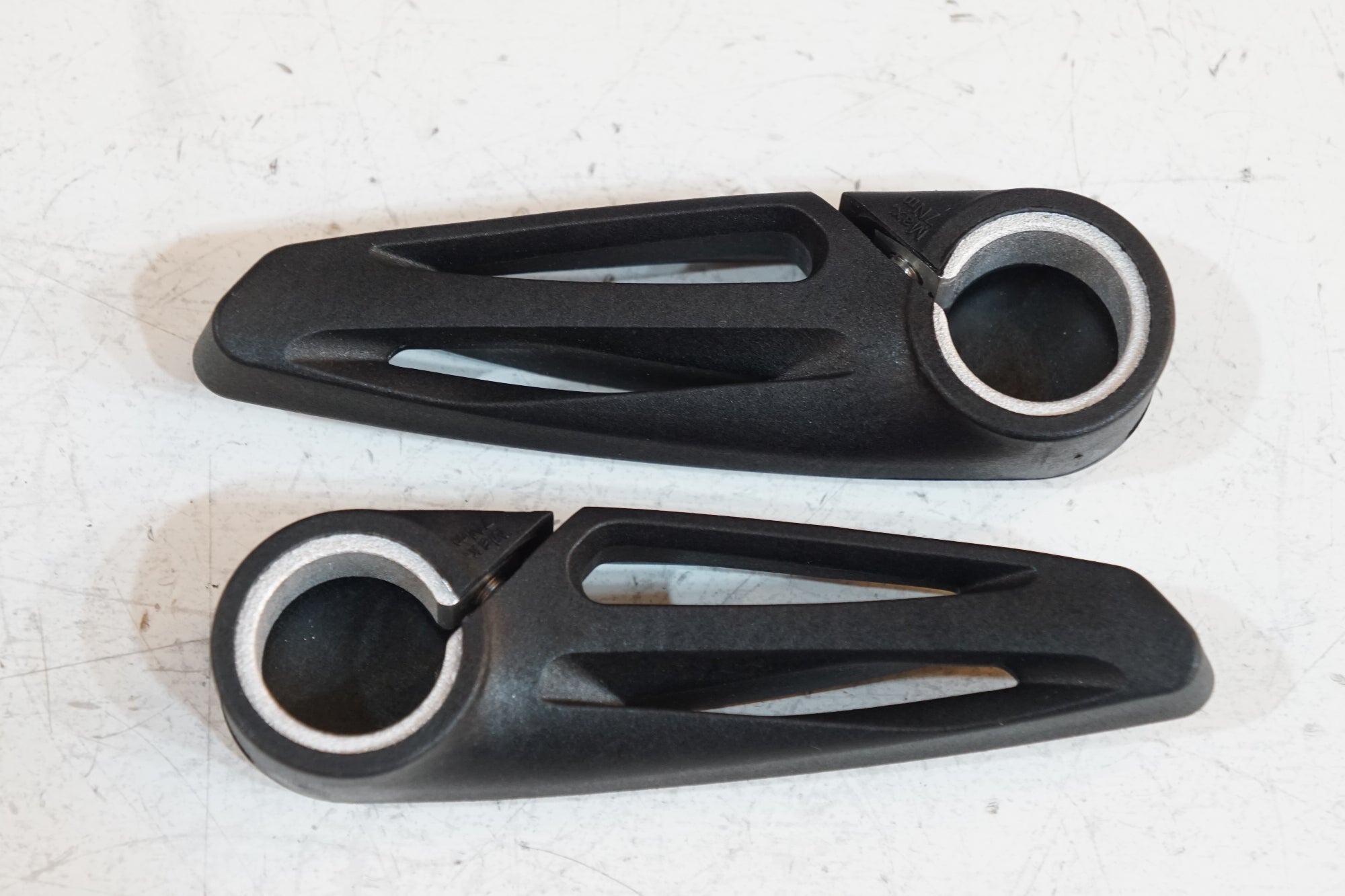 GIANT 「ジャイアント」 CONTACT AERO グリップセット / バイチャリ浦和ベース