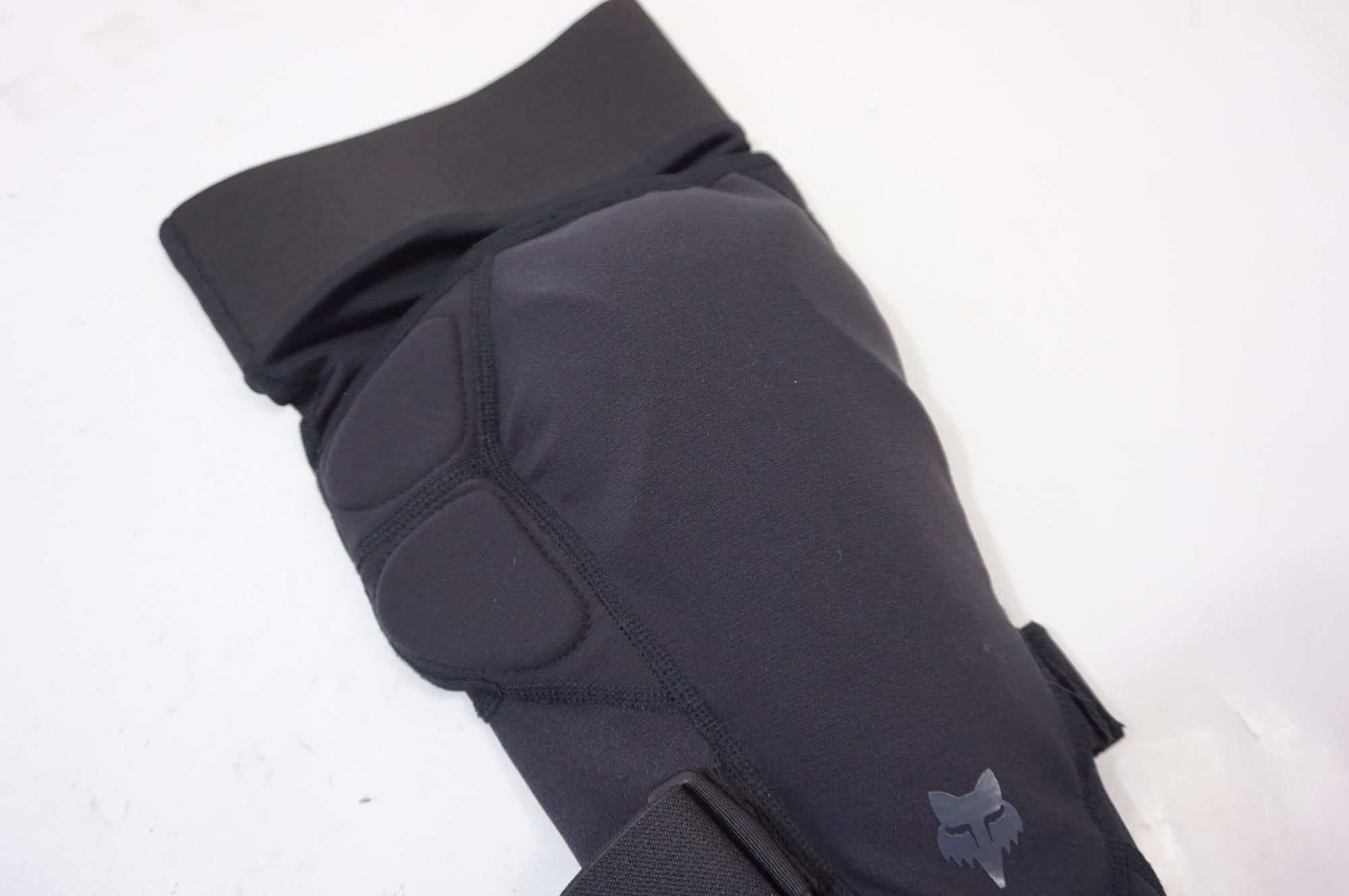 FOX 「フォックス」 KNEE-SHIN Lサイズ プロテクター / 世田谷店