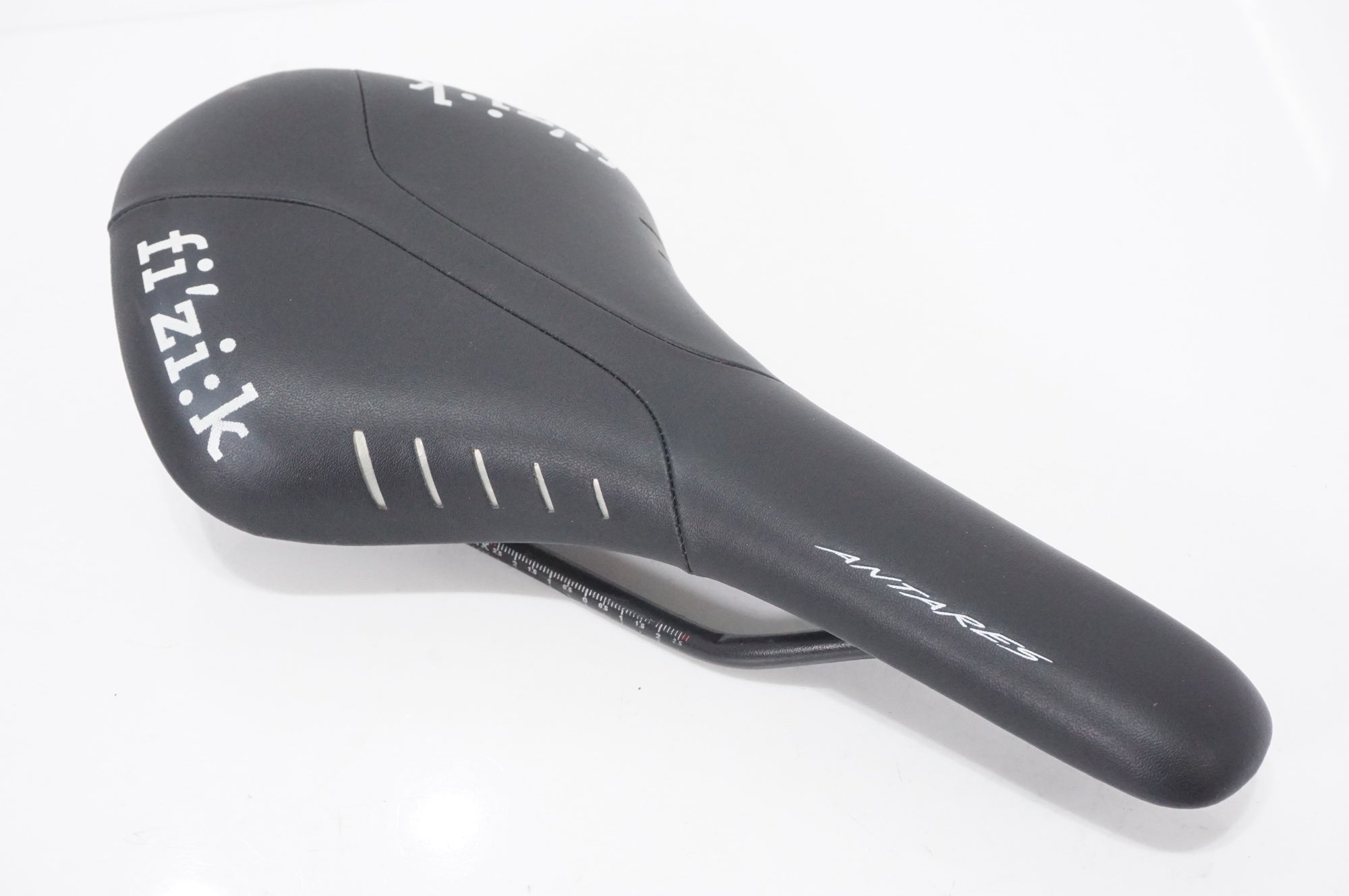 FIZIK フィジーク　ARIONE R7 サドル　と　ボトルホルダー FIZIK フィジーク ARIONE R7 サドル と ボトルホルダー FIZIK