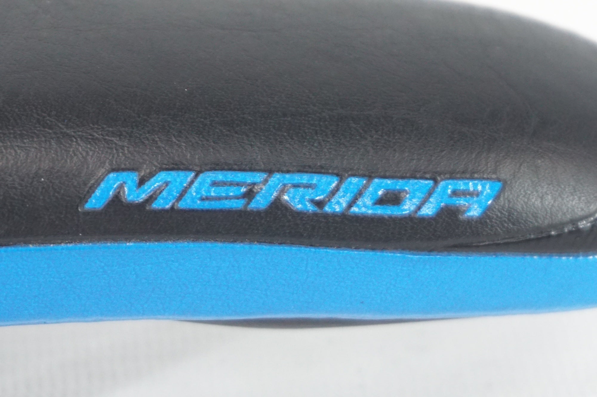 DDK 「ディーディーケー」 MERIDA サドル / 阪急塚口店