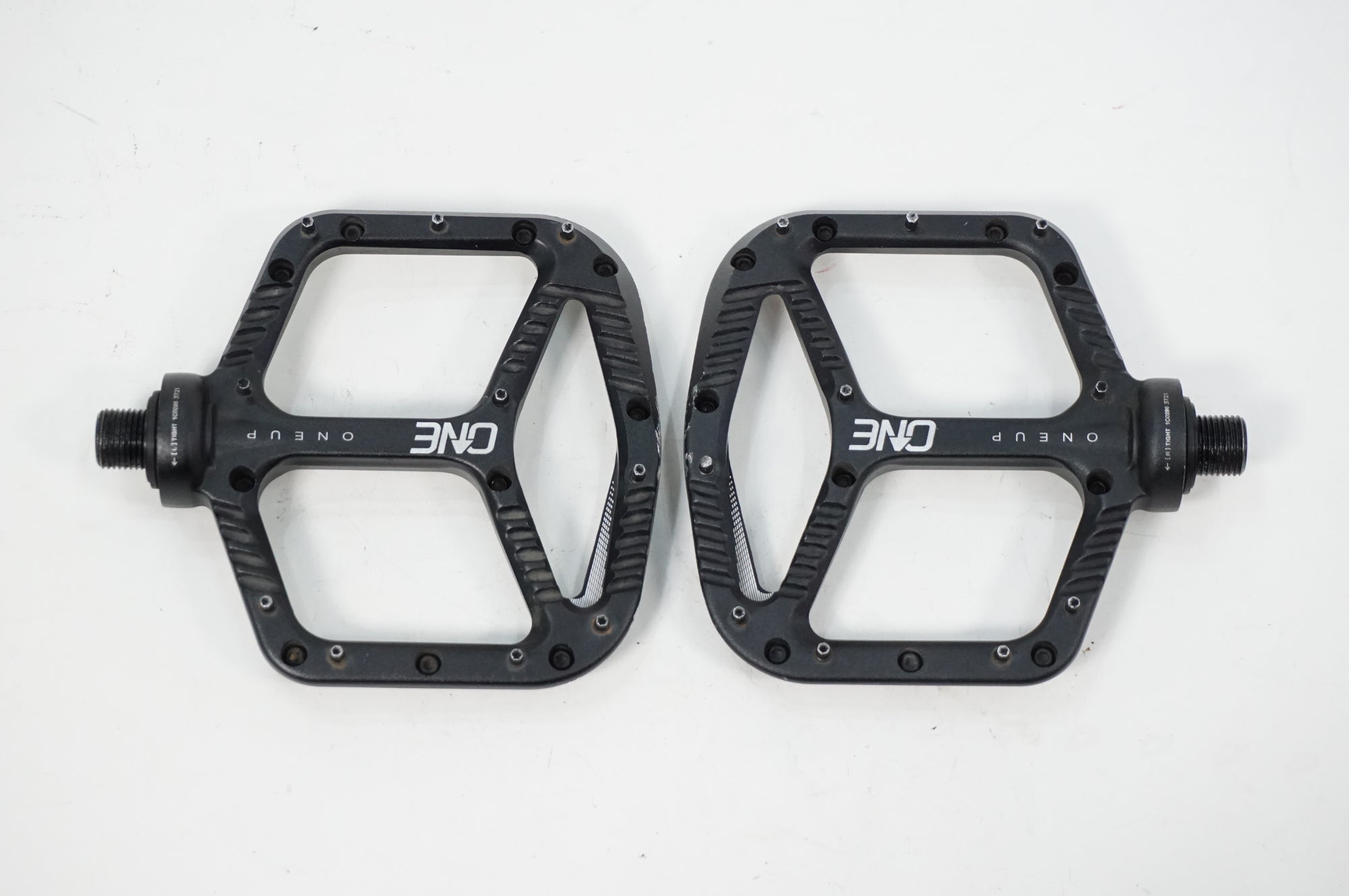 ONEUP 「ワンアップ」 アルミ フラットペダル / 川越店
