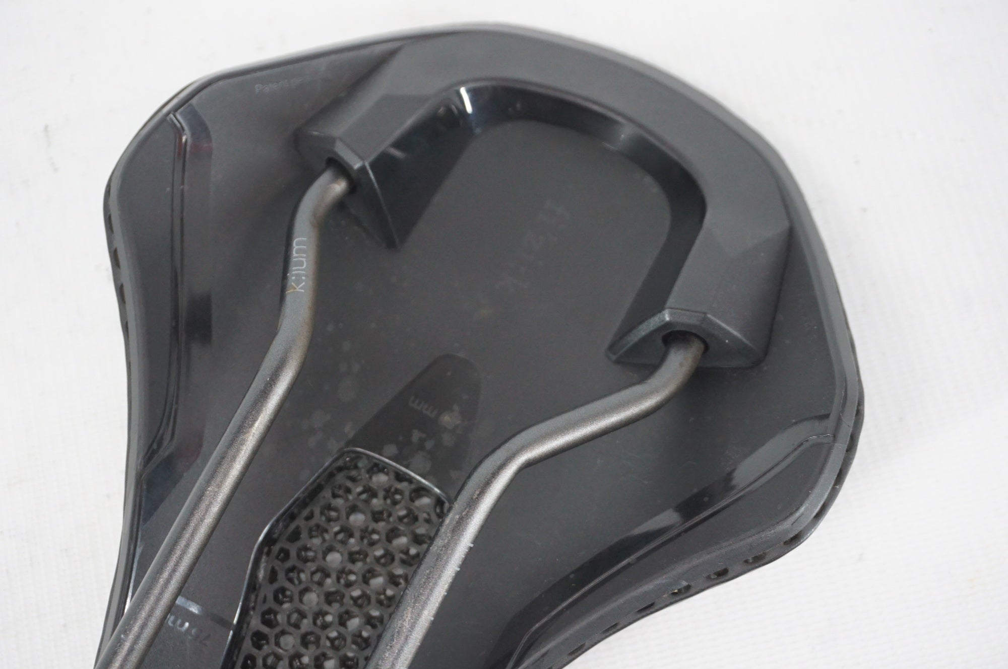 FIZIK 「フィジーク」 VENTO ARGO R3 ADAPTIVE サドル / 阪急塚口店