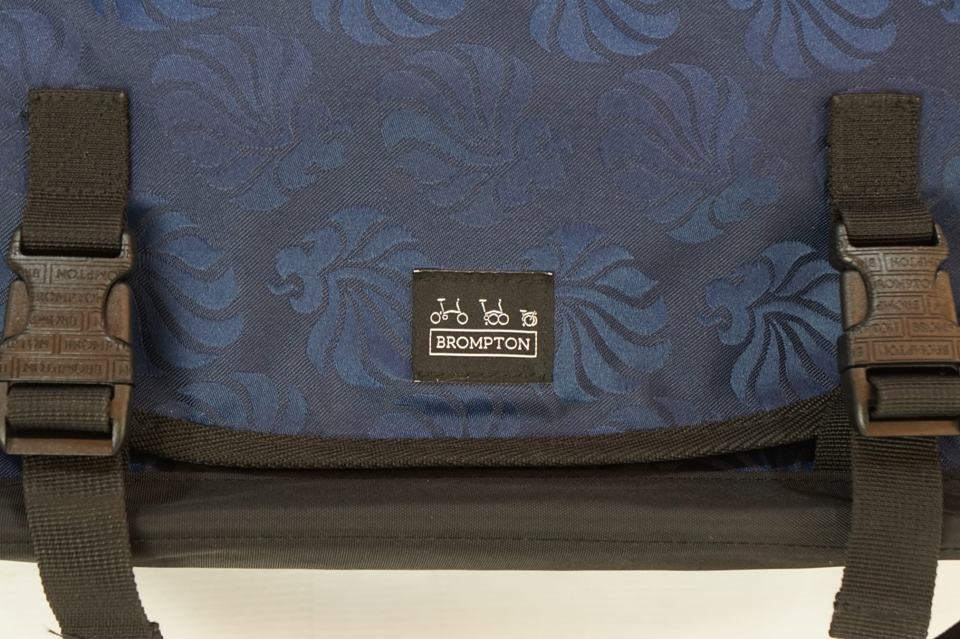 BROMPTON 「ブロンプトン」 Team GB Metro messenger bag/ バイチャリ浦和ベース