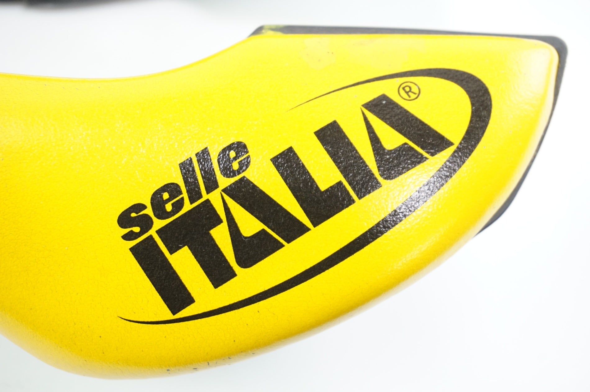 SELLE ITALIA 「セライタリア」 SP-01 SUPER FLOW KIT CARBONIO TDF EDITION サドル / 中目黒店