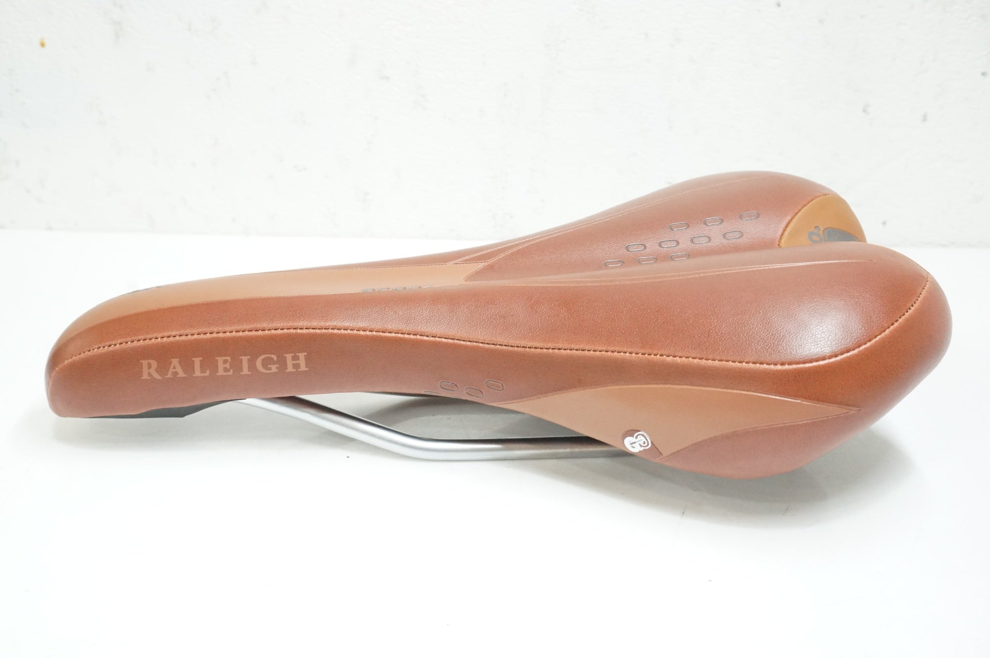 VELO 「ベロ」 RALEIGH純正 サドル / 大宮店