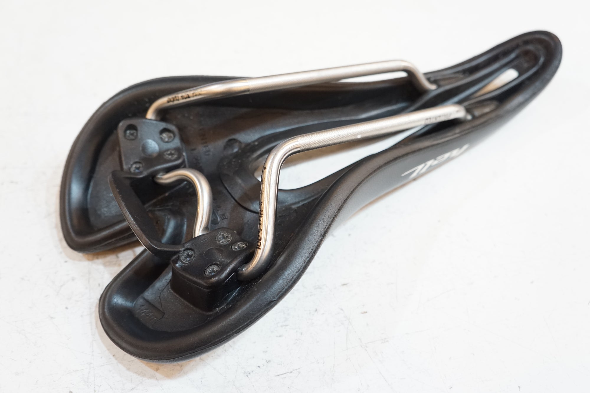 SELLE SMP 「セラ エスエムピー」 HELL サドル / バイチャリ浦和ベース