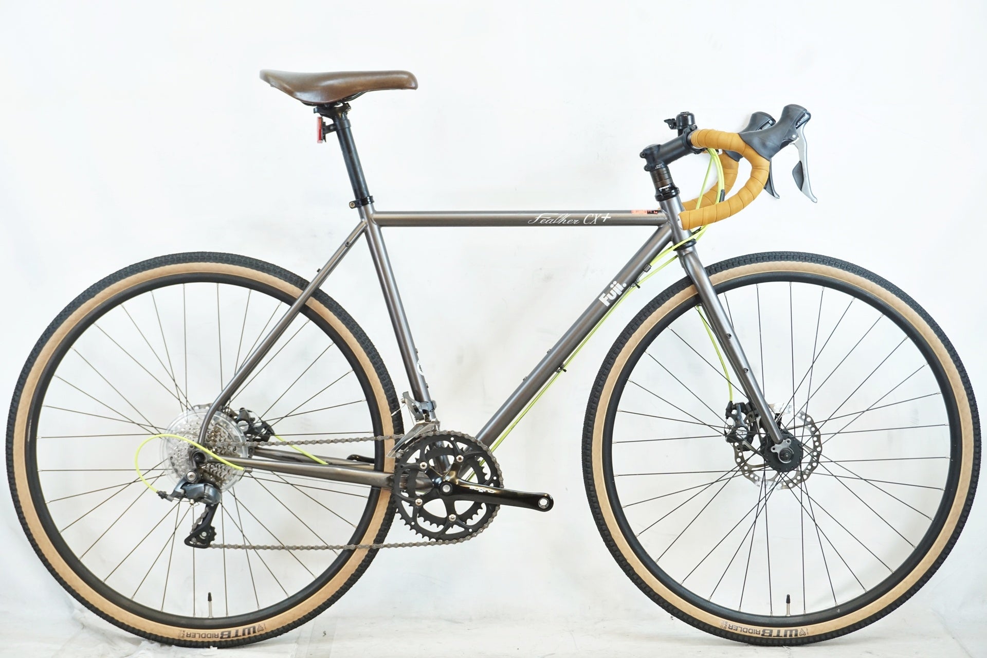 FUJI 「フジ」 FEATHER CX＋ 年式不明 ロードバイク FUJI 「フジ」 FEATHER CX+ 2020年モデル ロードバイク / 有明ガーデン