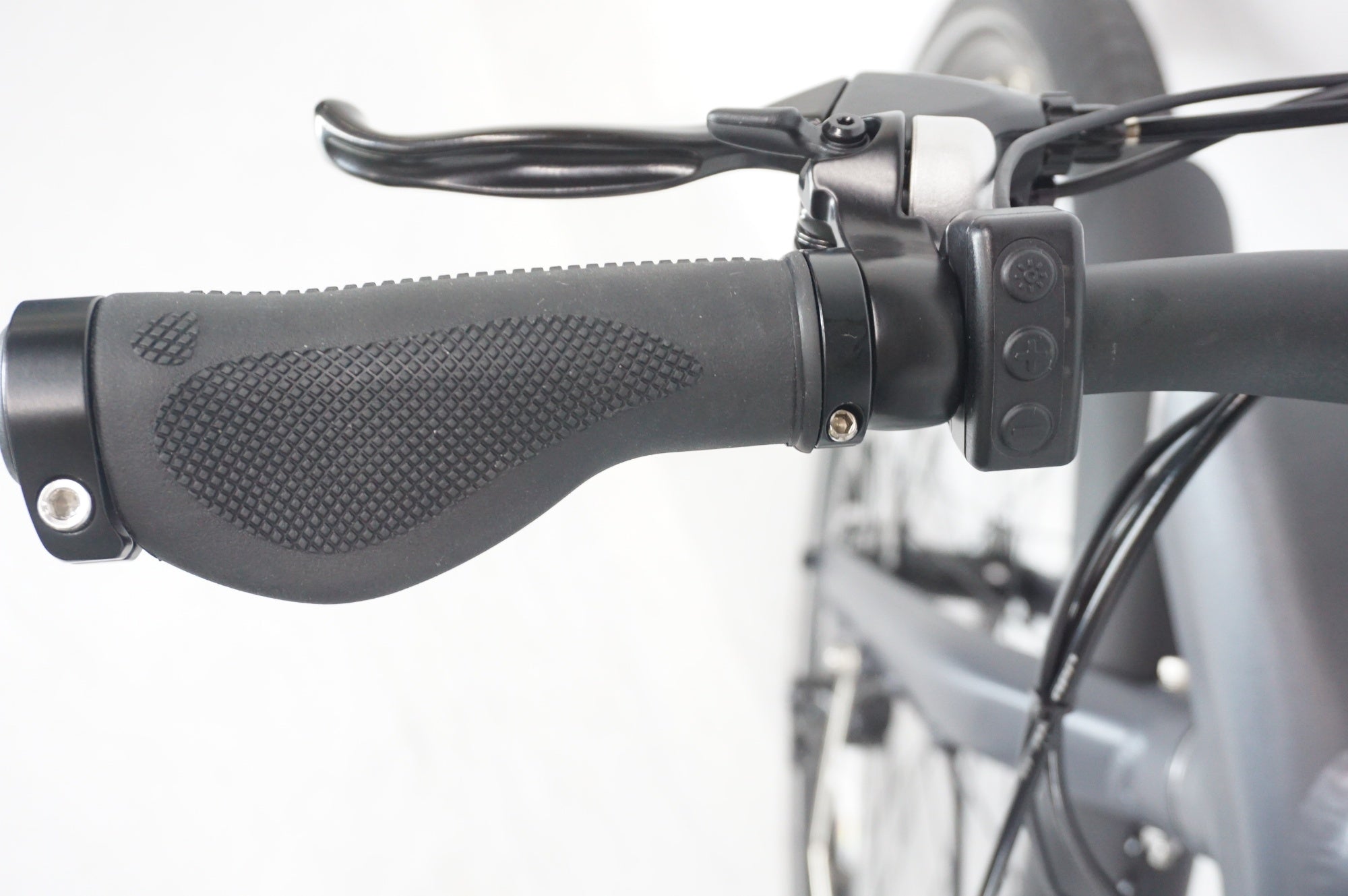 BESV 「ベスビー」 CF1 LINO 2025年モデル 26インチ 電動アシスト自転車 / 阪急塚口店