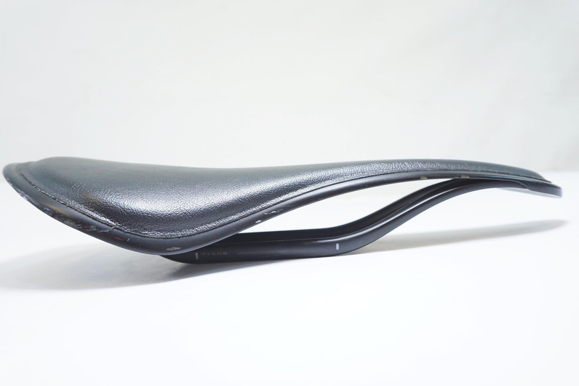 FABRIC 「ファブリック」 ALM ULTIMATE サドル / 有明ガーデン店