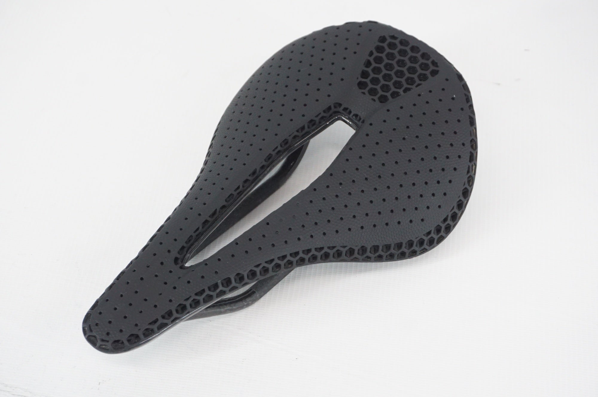 RYET 「リエット」 3D HONEY COMB サドル / 阪急塚口店