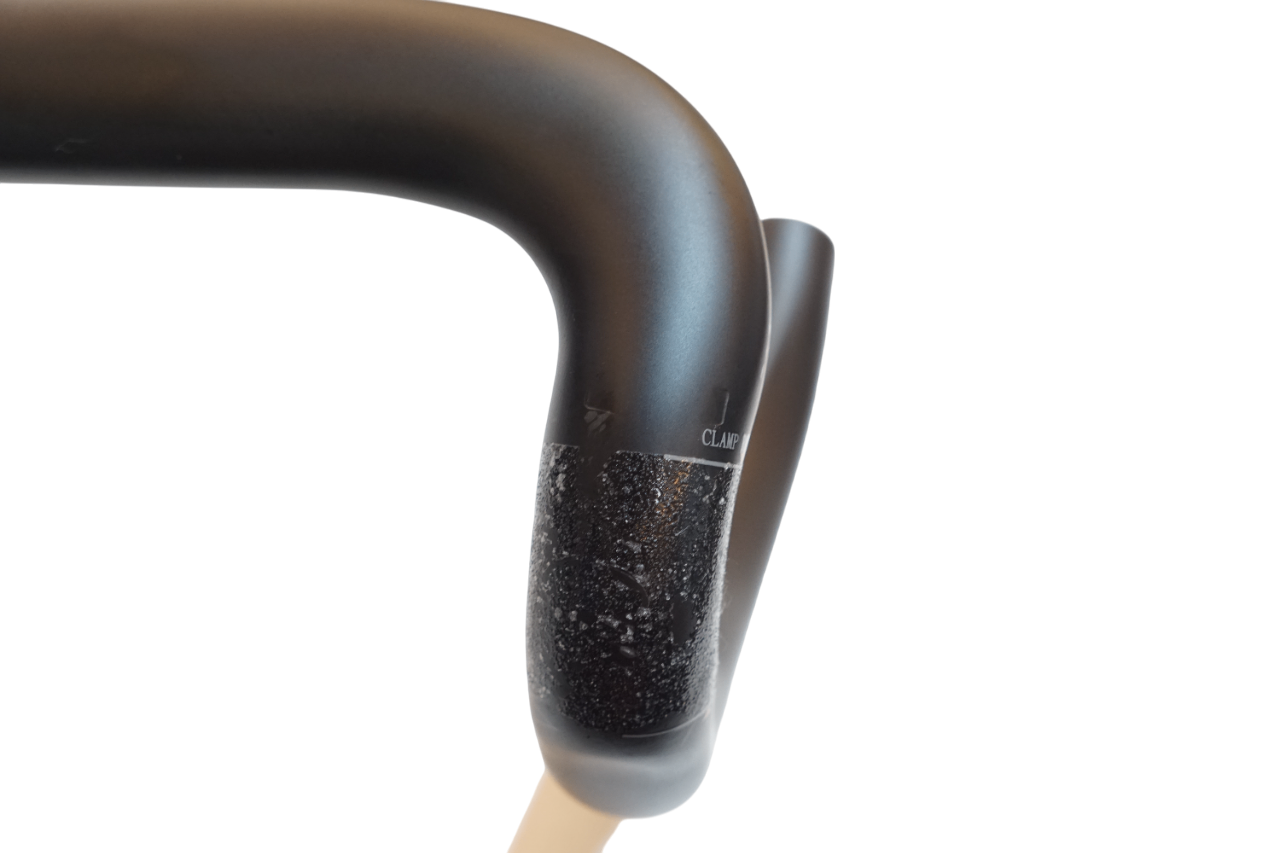 ONEBYESU 「ワンバイエス」 J-CARBON GRAND MONROE SL φ31.8 380mm ハンドル / バイチャリ浦和ベース