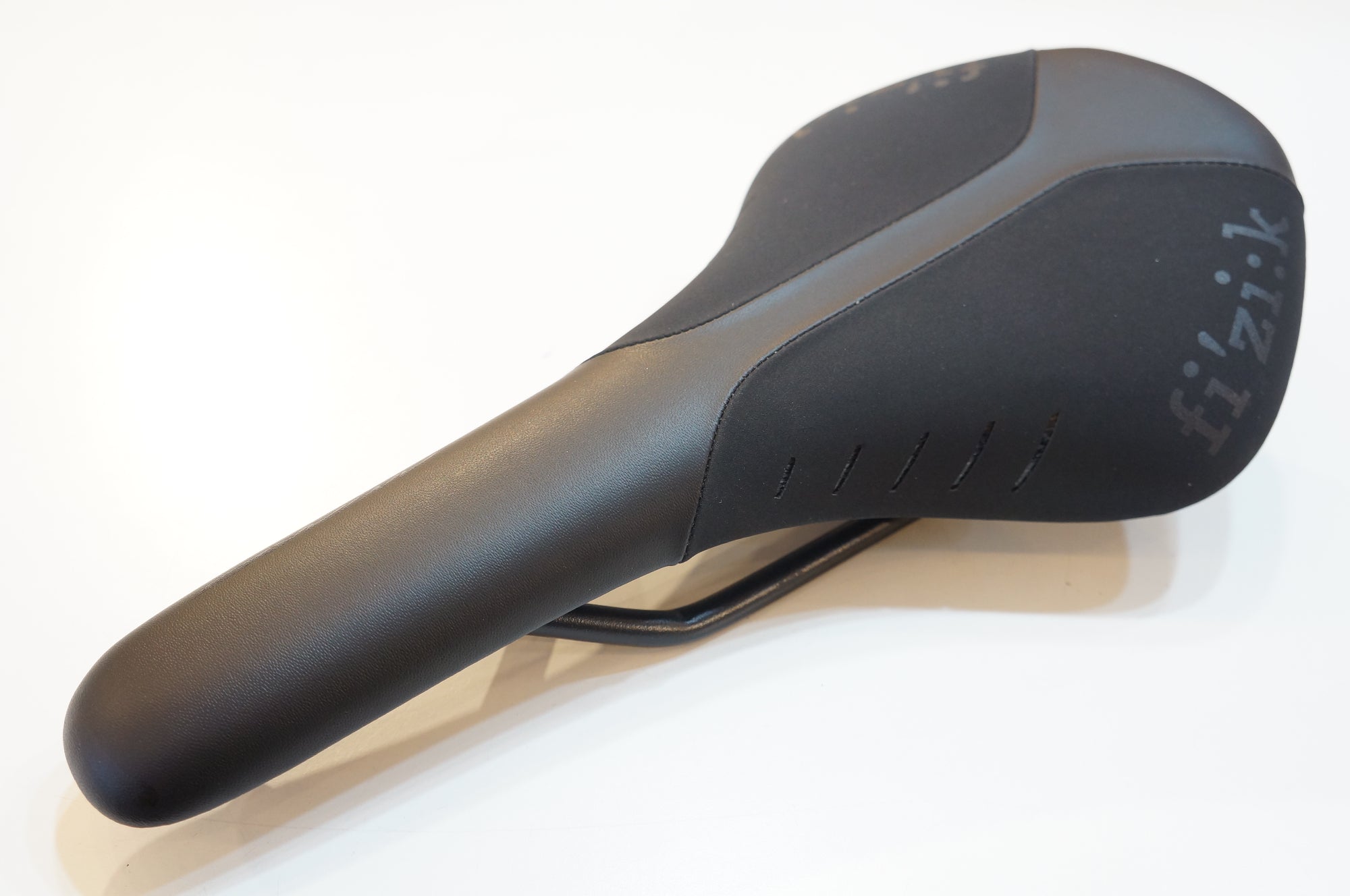 FIZIK 「フィジーク」 ANTARES R7 サドル / バイチャリ浦和ベース