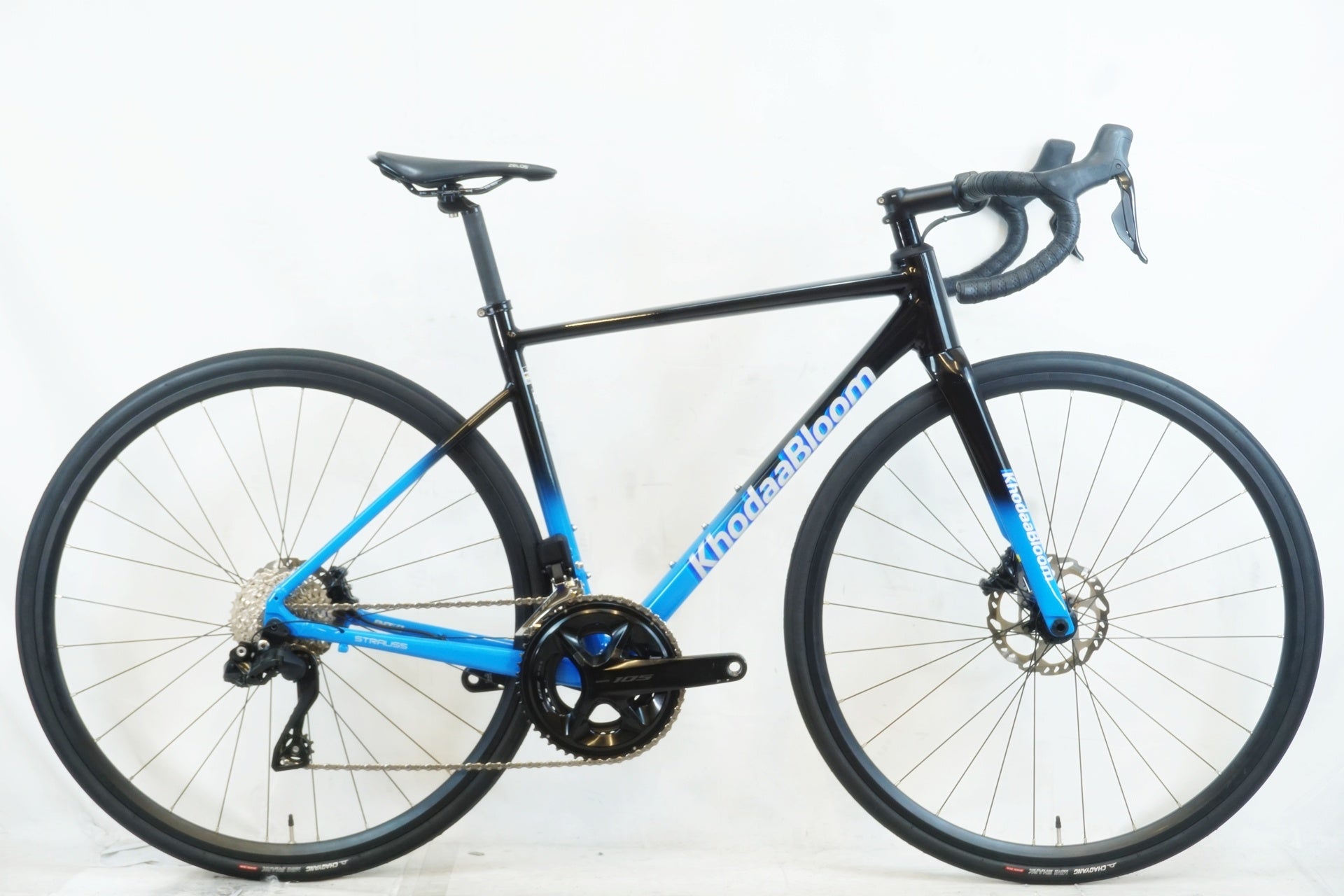KHODAABLOOM 「コーダーブルーム」 STRAUSS RACE3 105 Di2 2026年