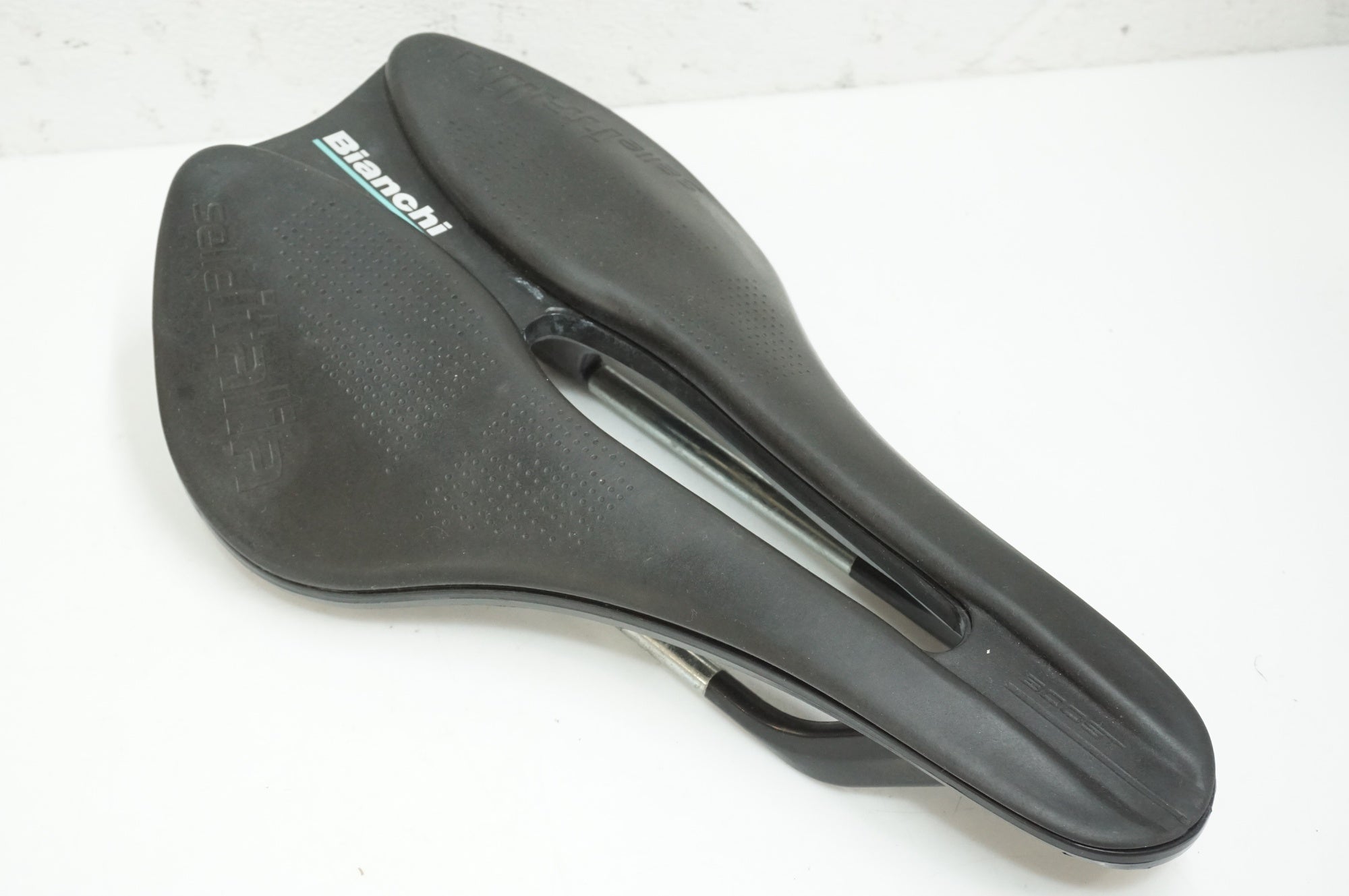 BIANCHI 「ビアンキ」 MODEL X サドル / 大宮店