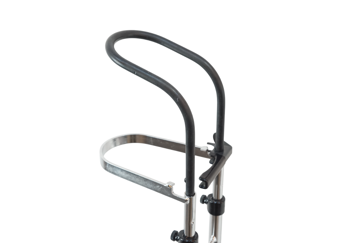 IWA 「イワ」 A01V SPECIAL ディスプレイスタンド / バイチャリ浦和ベース