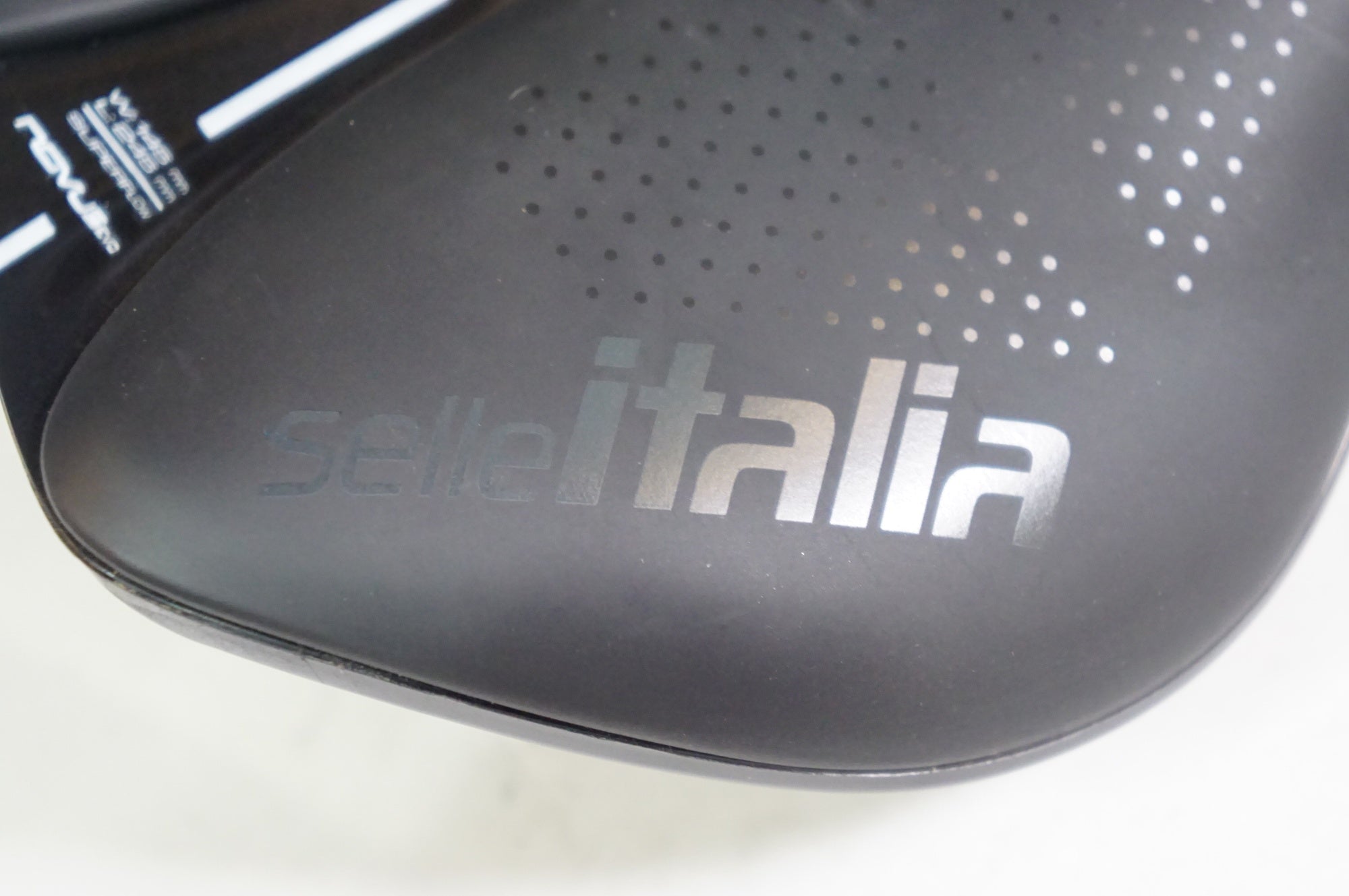 SELLE ITALIA 「セラ イタリア」 NOVUS BOOST EVO SUPERFLOW サドル / 熊谷本店
