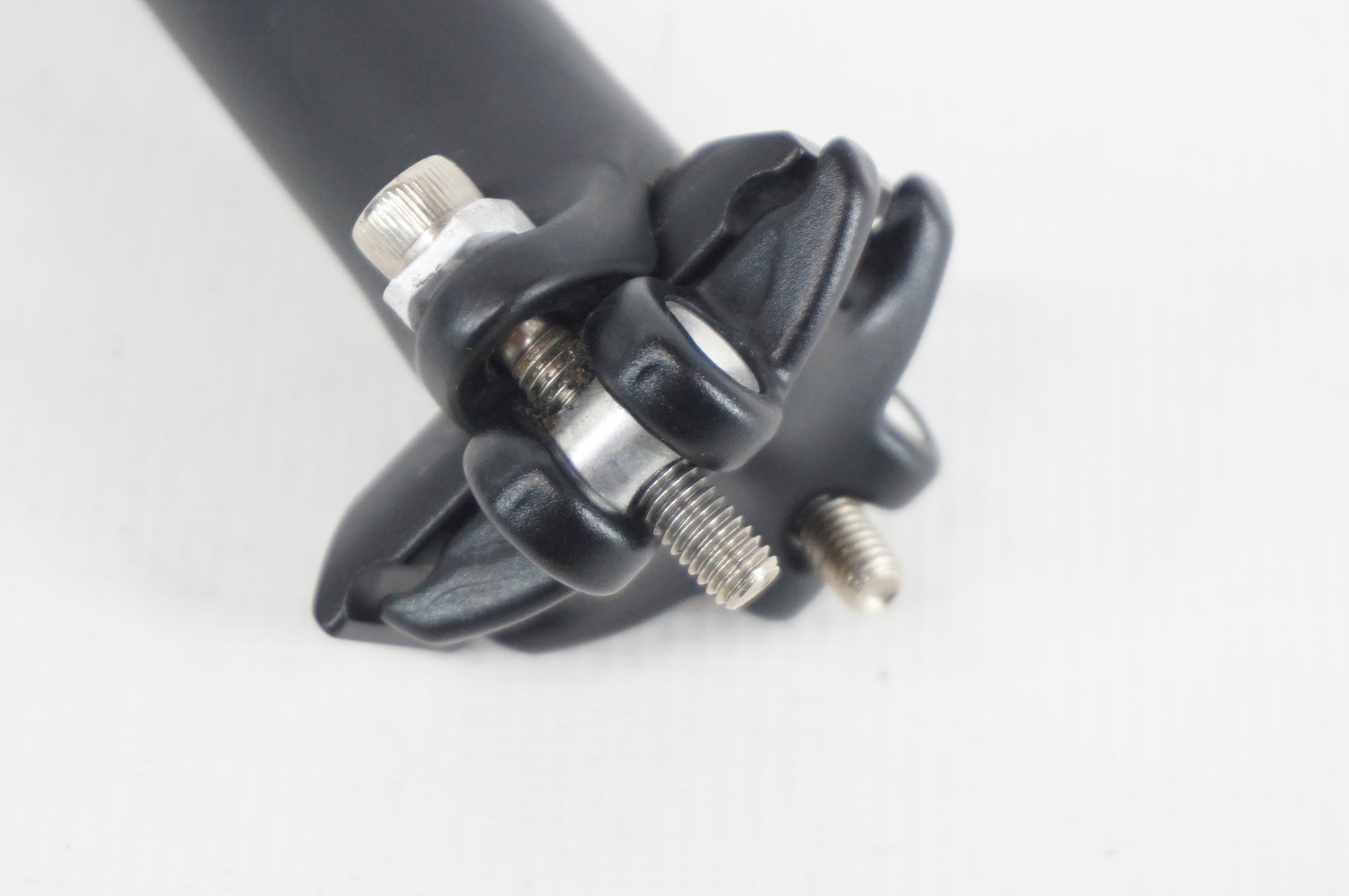 TNI 「ティーエヌアイ」 カーボン Φ27.2 350mm シートポスト / 阪急塚口店