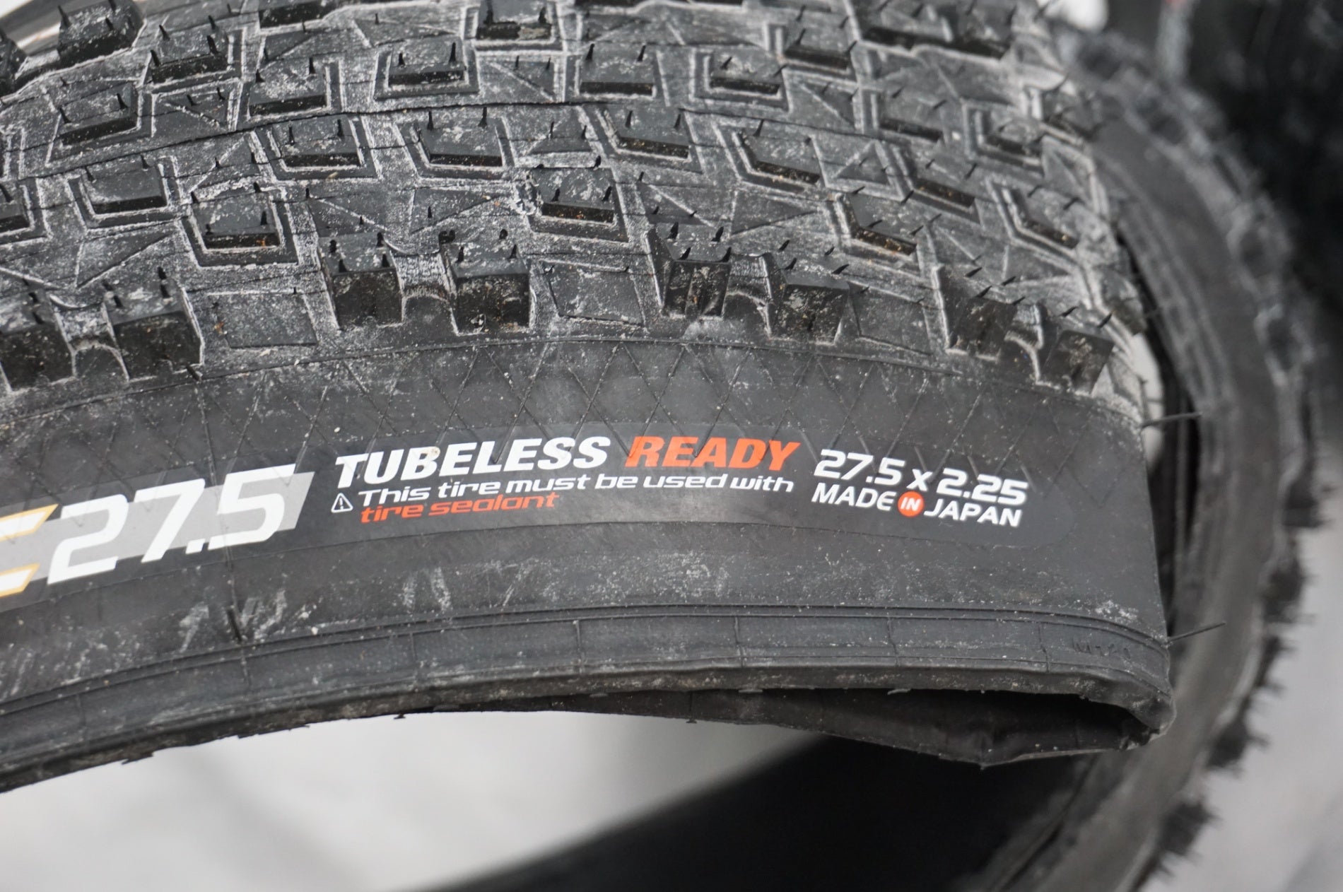 IRC 「アイアールシー」 MYTHOS XC 27.5x2.25 TLRタイヤセット / 川越店