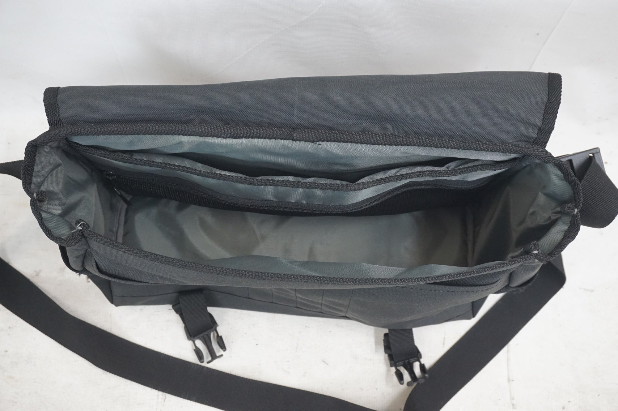 BROMPTON 「ブロンプトン」 METRO MESSENGER BAG MEDIUM フロントバッグ / 福岡アイランドシティ店