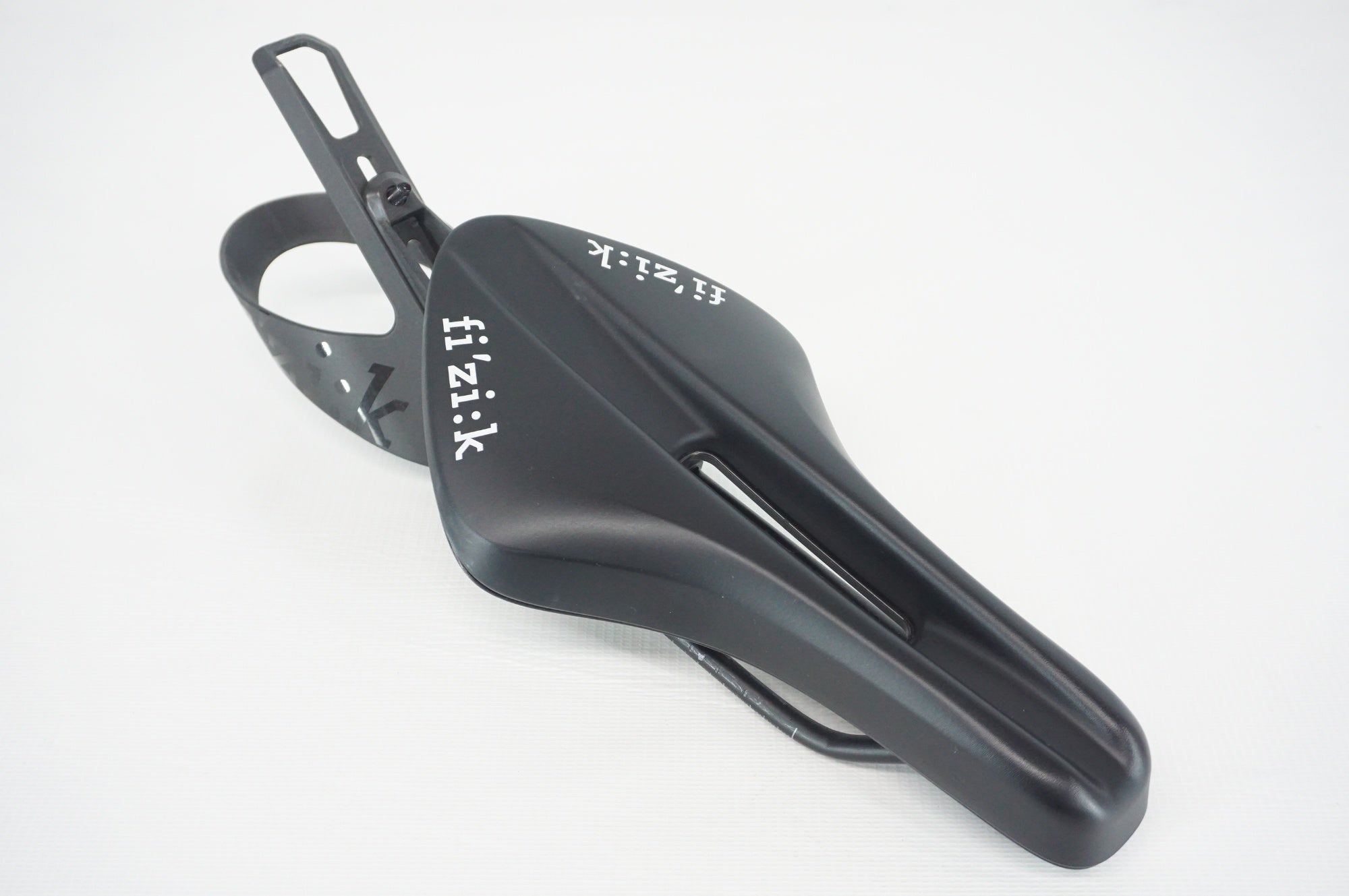 FIZIK 「フィジーク」 TRANSIRO AERIS R5 サドル / 阪急塚口店