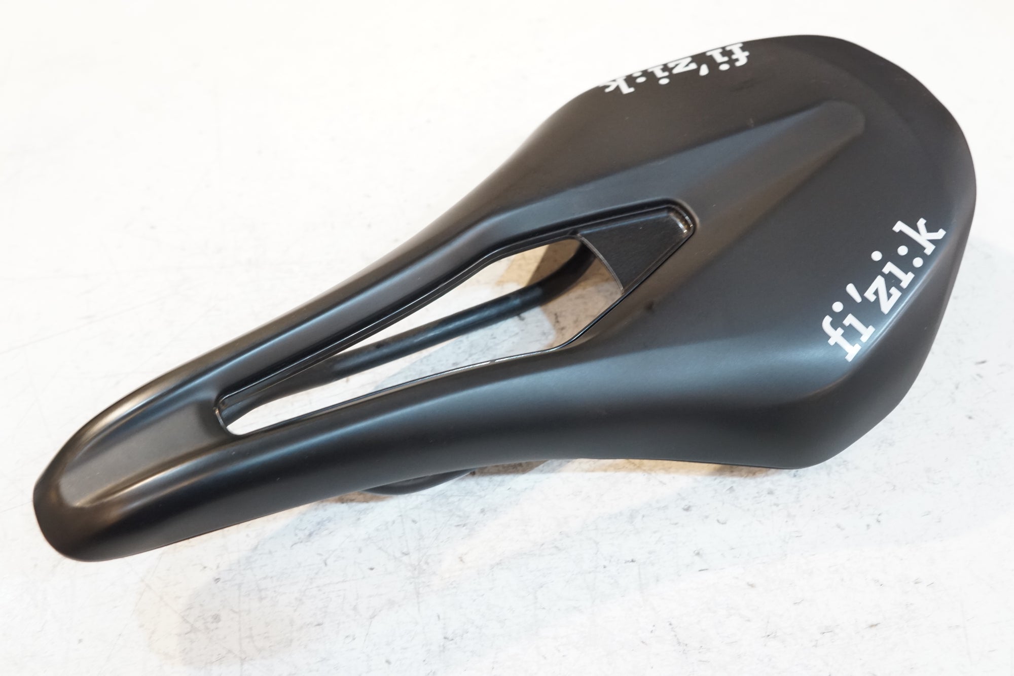 FIZIK 「フィジーク」 VENTO ARGO R5 サドル / バイチャリ浦和ベース