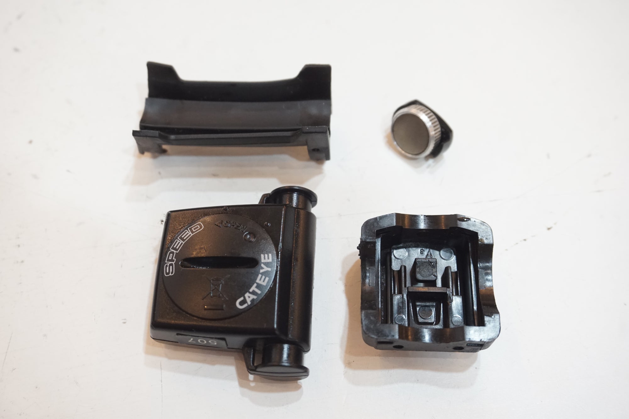 CATEYE 「キャットアイ」 CC-VT230W サイクルコンピューター / バイチャリ浦和ベース