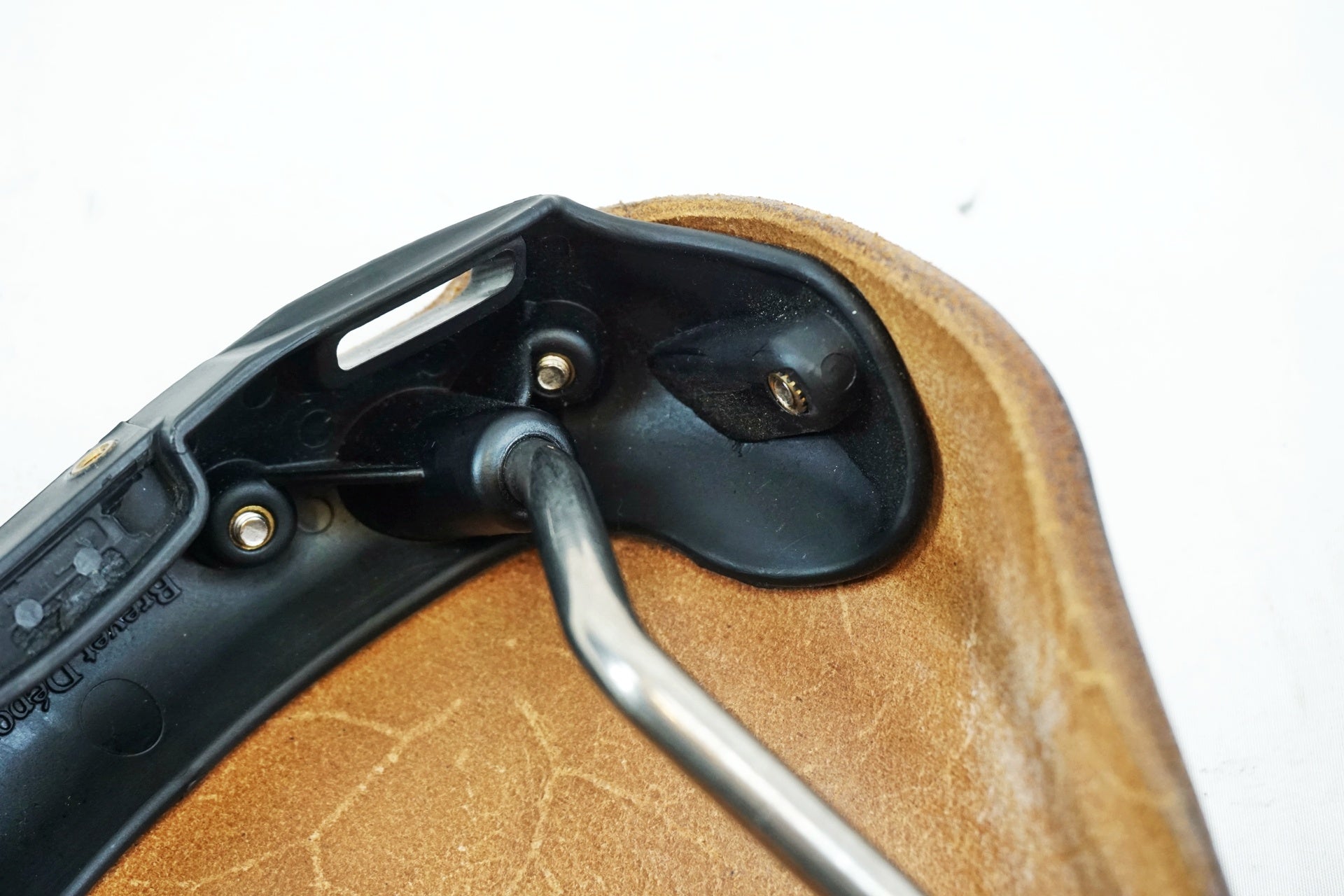 BERTHOUD 「ベルソー」 ARAVIS LEATHER サドル / 有明ガーデン店