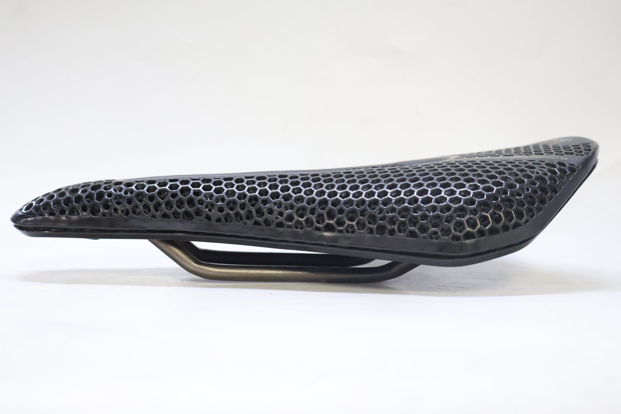 FIZIK 「フィジーク」 ARGO VENTO R3 ADAPTIVE サドル / 高知店
