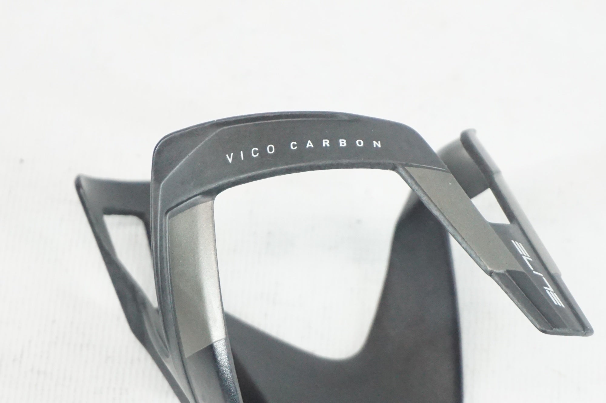 ELITE 「エリート」 VICO CARBON ボトルケージケット / 阪急塚口店