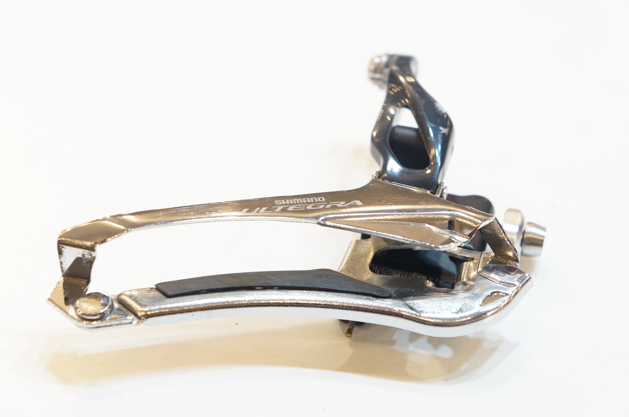 SHIMANO 「シマノ」 ULTEGRA FD-6800 フロントディレイラー / バイチャリ浦和ベース