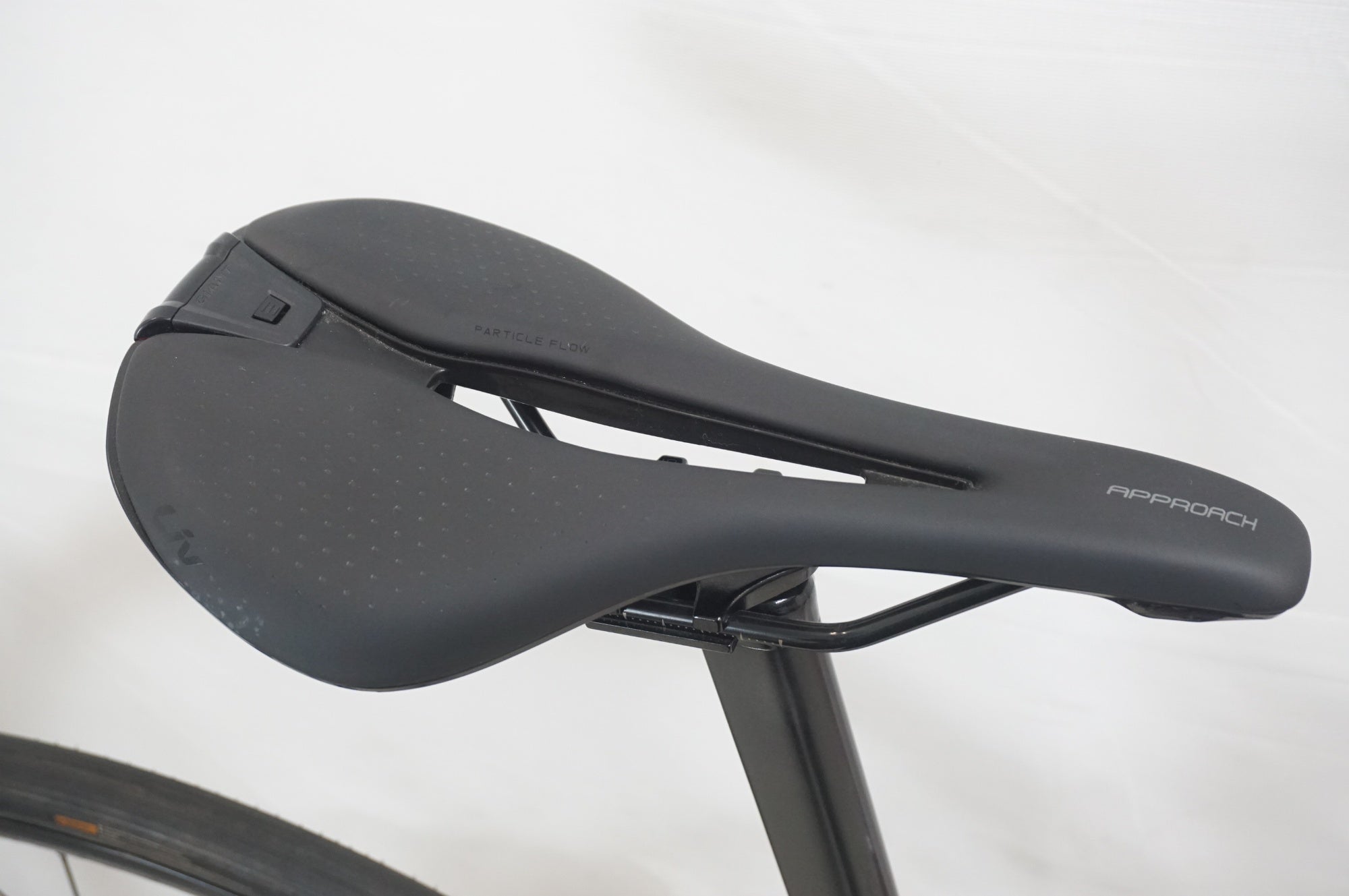 GIANT 「ジャイアント」 LIV LANGMA ADVANCED 2 DISC QOM 2022年モデル ロードバイク / 福岡店