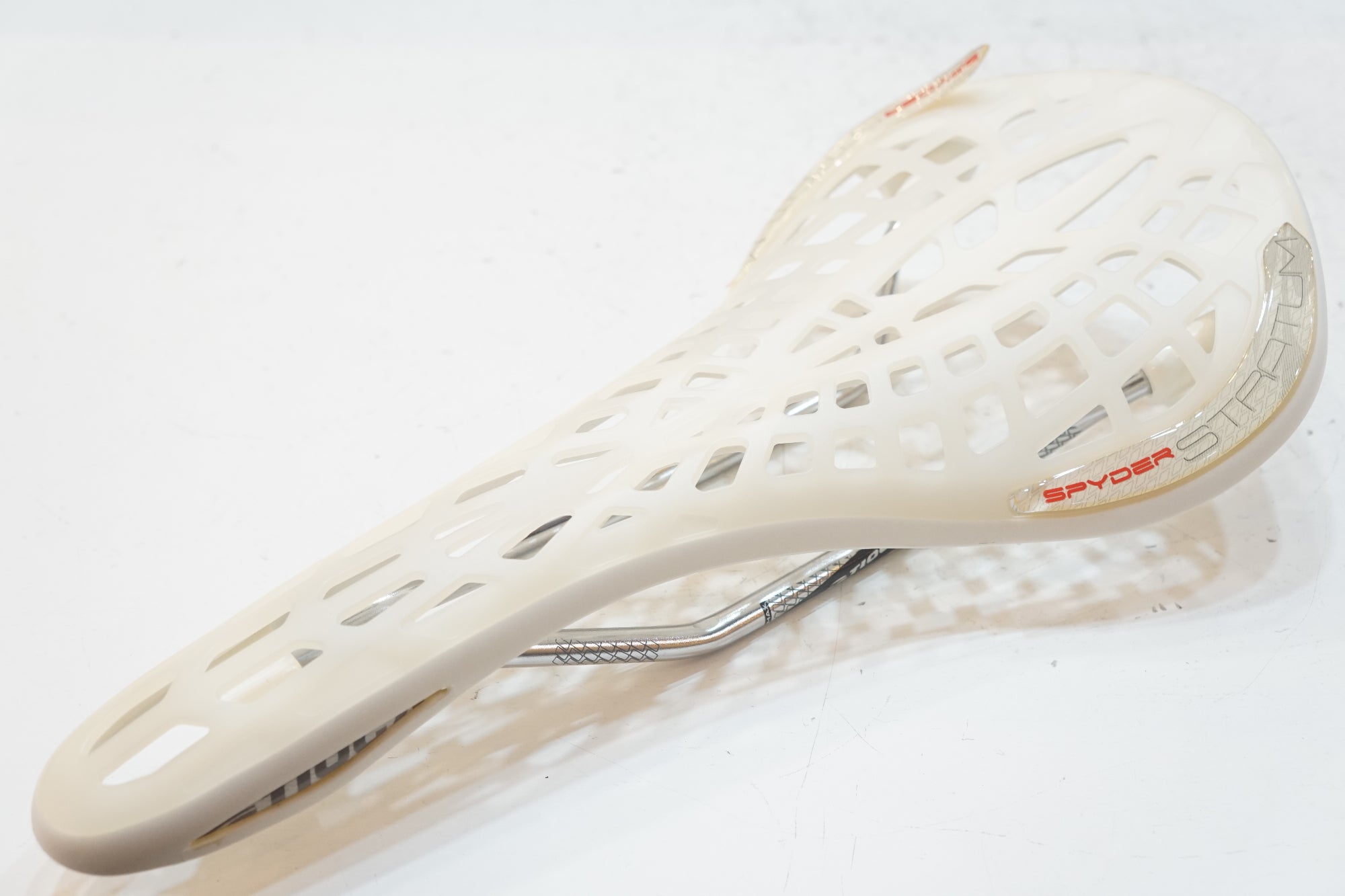 TIOGA 「タイオガ」 SPYDER STRATUM サドル / バイチャリ浦和ベース