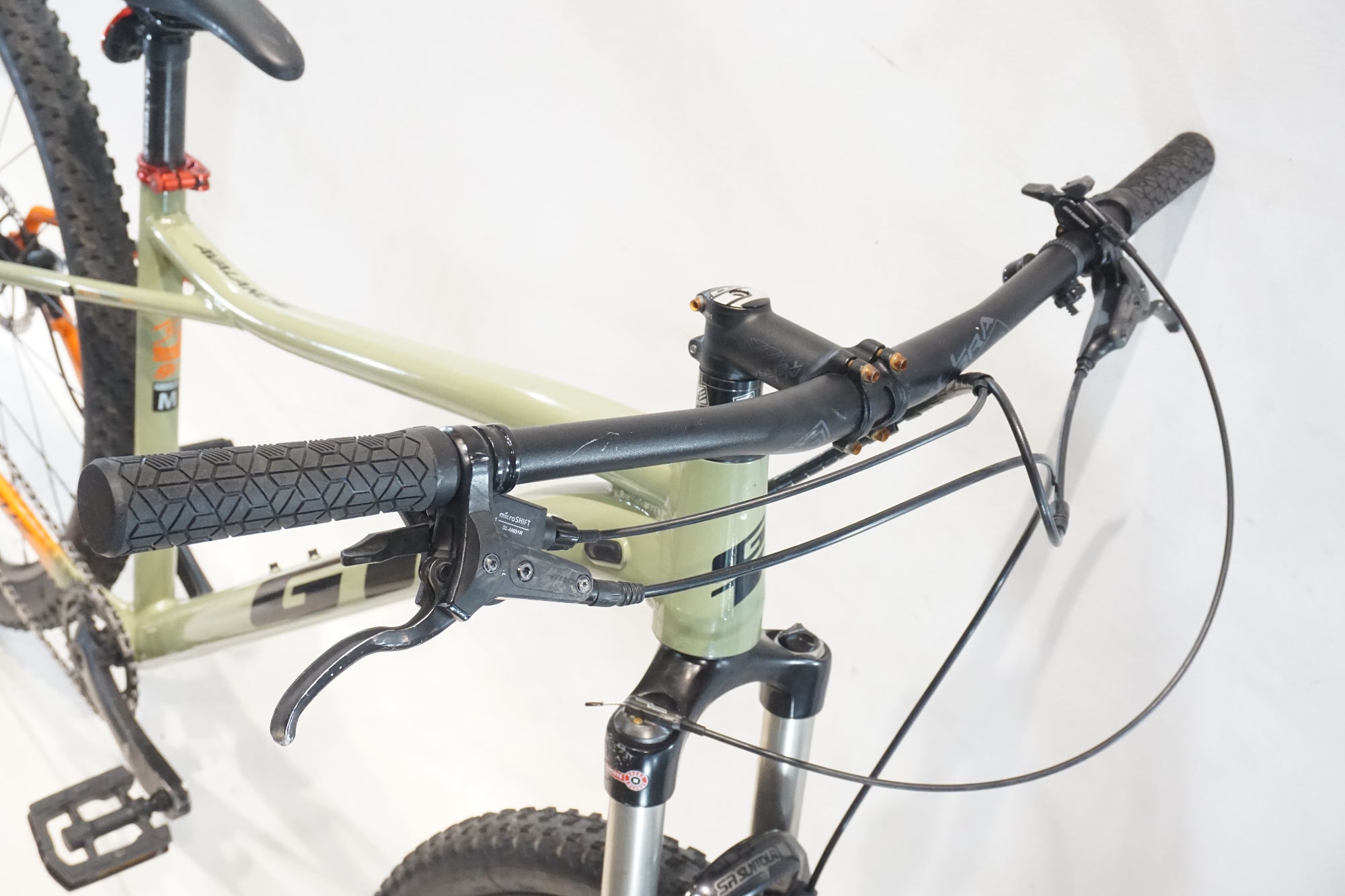 GT 「ジーティー」 AVALANCHE ELITE 2022年モデル マウンテンバイク / 横浜戸塚店