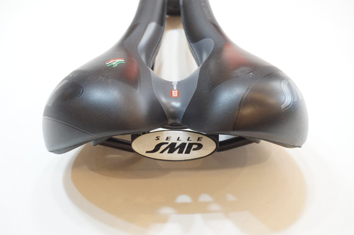 SELLE SMP 「セラエスエムピー」 TRK MEDIUM サドル / 浦和ベース