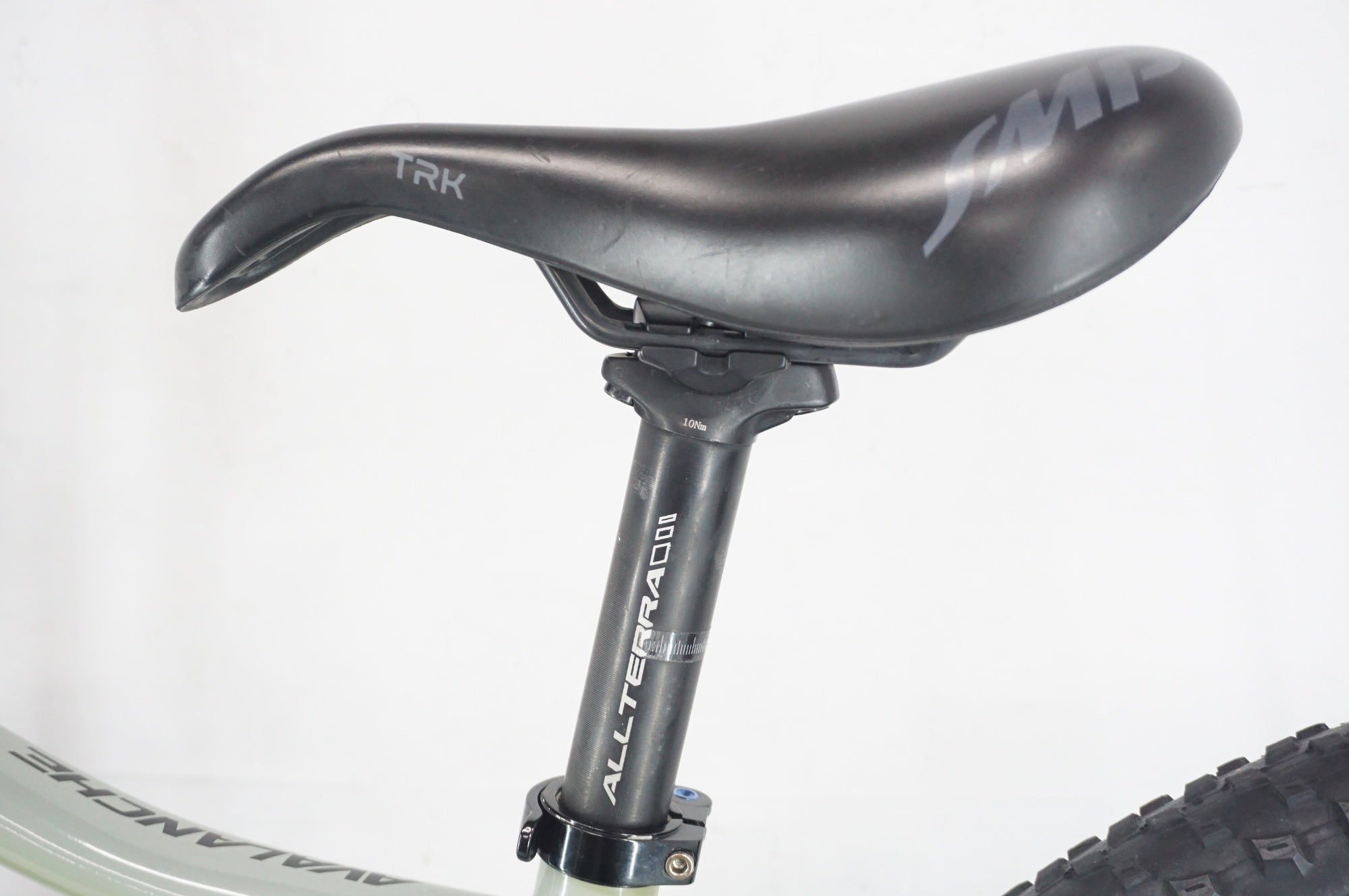 GT 「ジーティー」 AVALANCHE ELITE 2021年モデル マウンテンバイク / 阪急塚口店