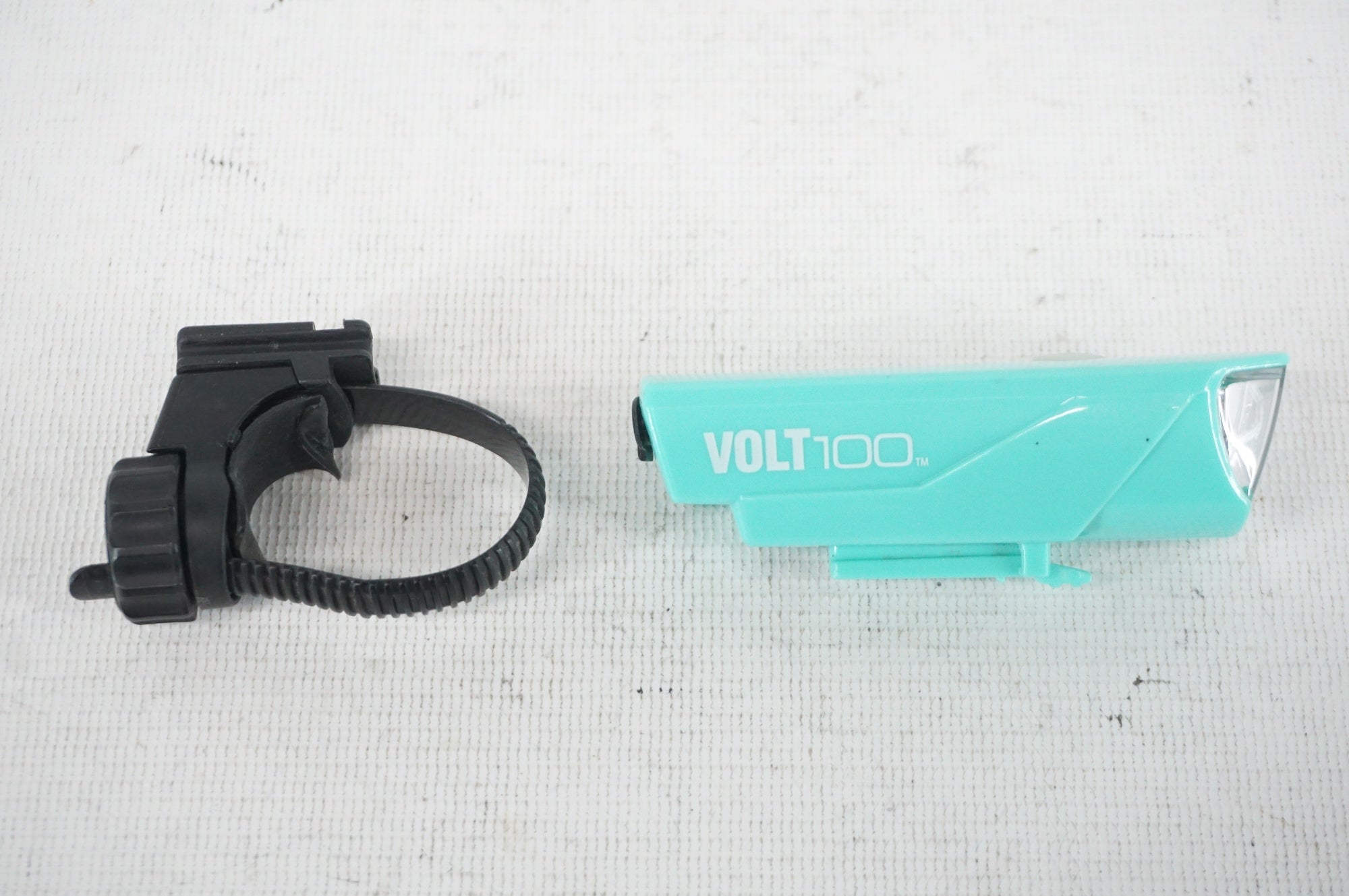 CATEYE 「キャットアイ」 VOLT 100 フロントライト / 阪急塚口店