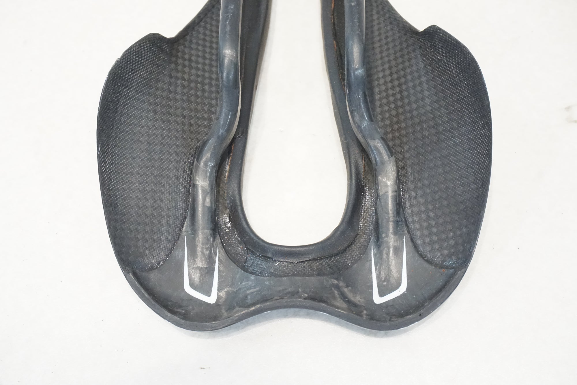 SELLE ITALIA 「セライタリア」 SLR TEKNO FLOW カーボンレール サドル / 横浜戸塚店