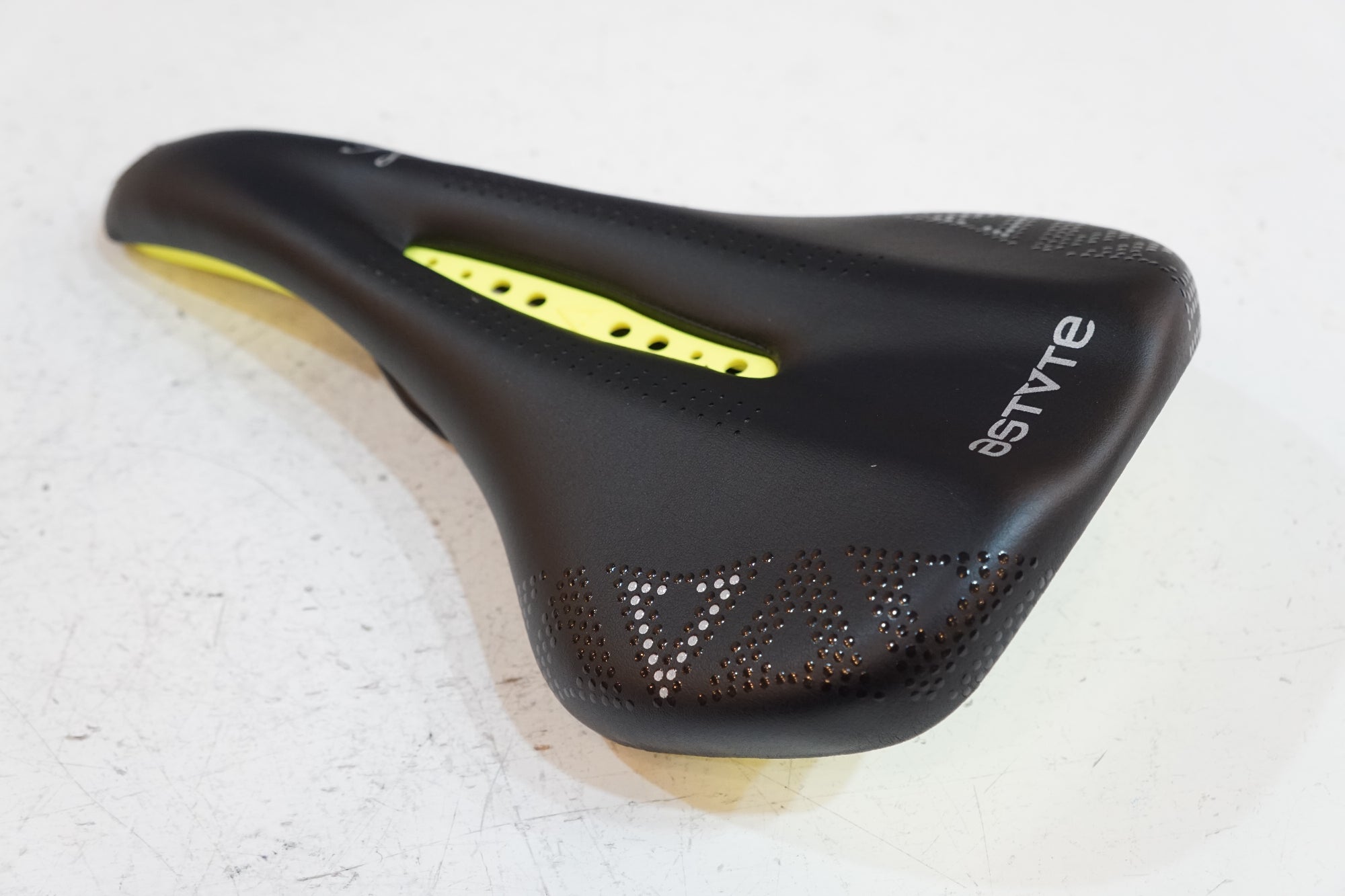 ASTVTE 「アスチュート」 MISSLINE サドル / バイチャリ浦和ベース