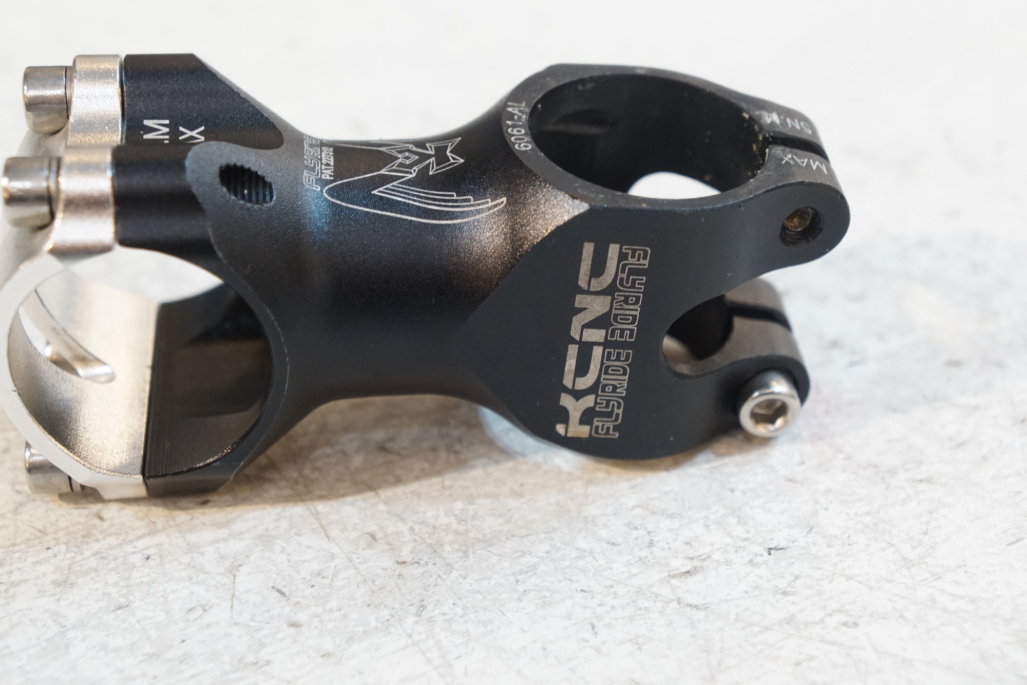 KCNC 「ケーシーエヌシー」 FLYRIDE φ31.8 60mm ステム / バイチャリ浦和ベース