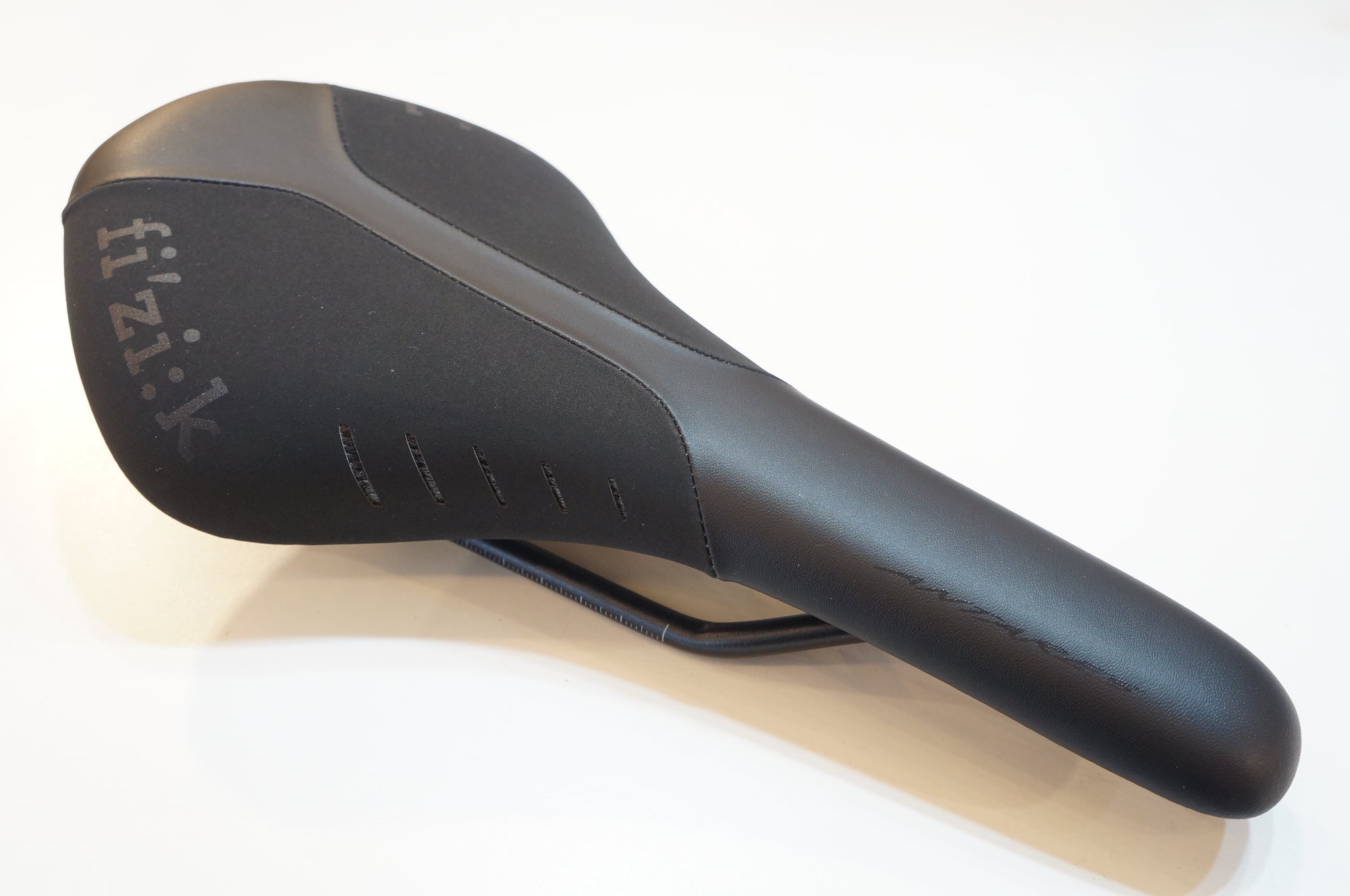 FIZIK 「フィジーク」 ANTARES R7 サドル / バイチャリ浦和ベース