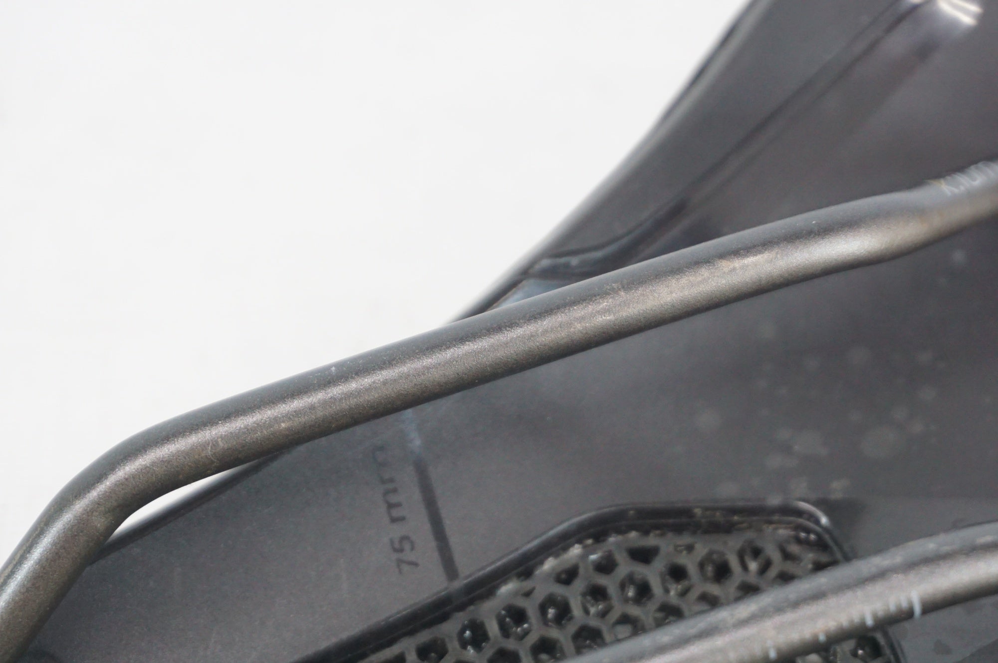 FIZIK 「フィジーク」 VENTO ARGO R3 ADAPTIVE サドル / 阪急塚口店