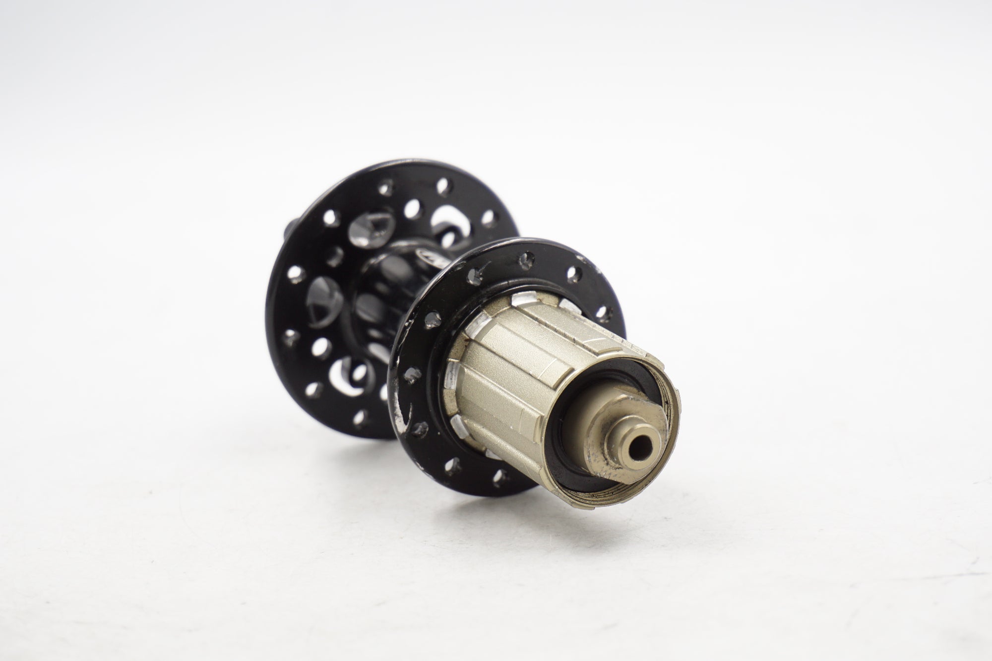 TNI 「ティーエヌアイ」 SHIMANO11s 135mm リアハブ / 奈良店