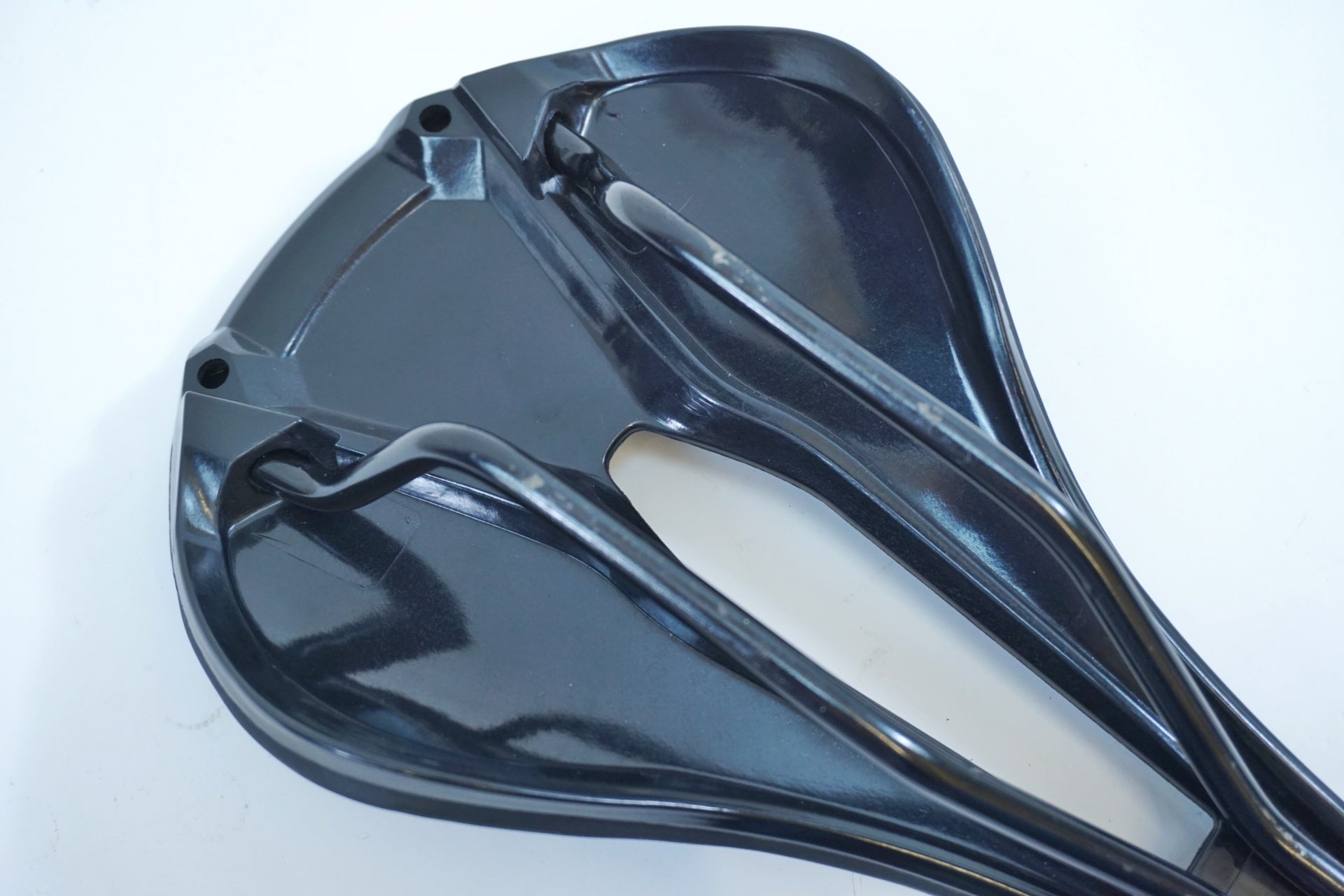 TNI 「ティーエヌアイ」 COMFORT FLY サドル / 有明ガーデン店