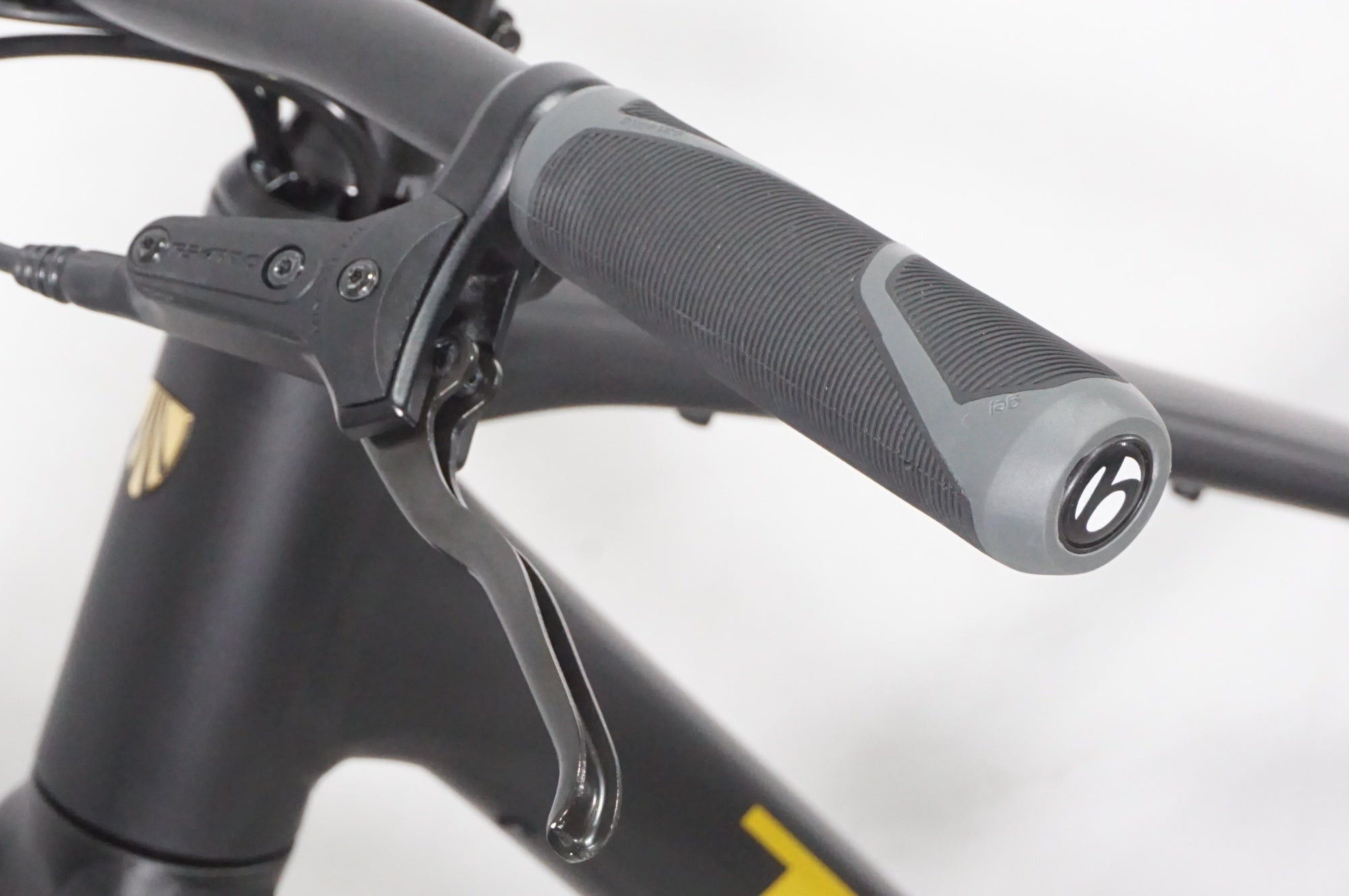 TREK 「トレック」 FX2 DISC 2025年モデル クロスバイク / AKIBA店