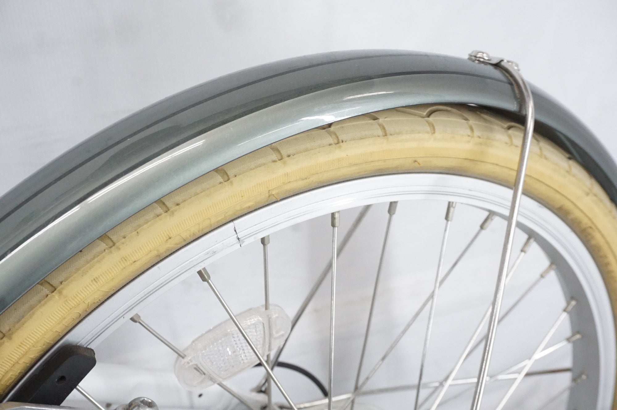LOUIS GARNEAU 「ルイガノ」 EASEL7.0 2023年モデル 20インチ ミニベロ / 阪急塚口店