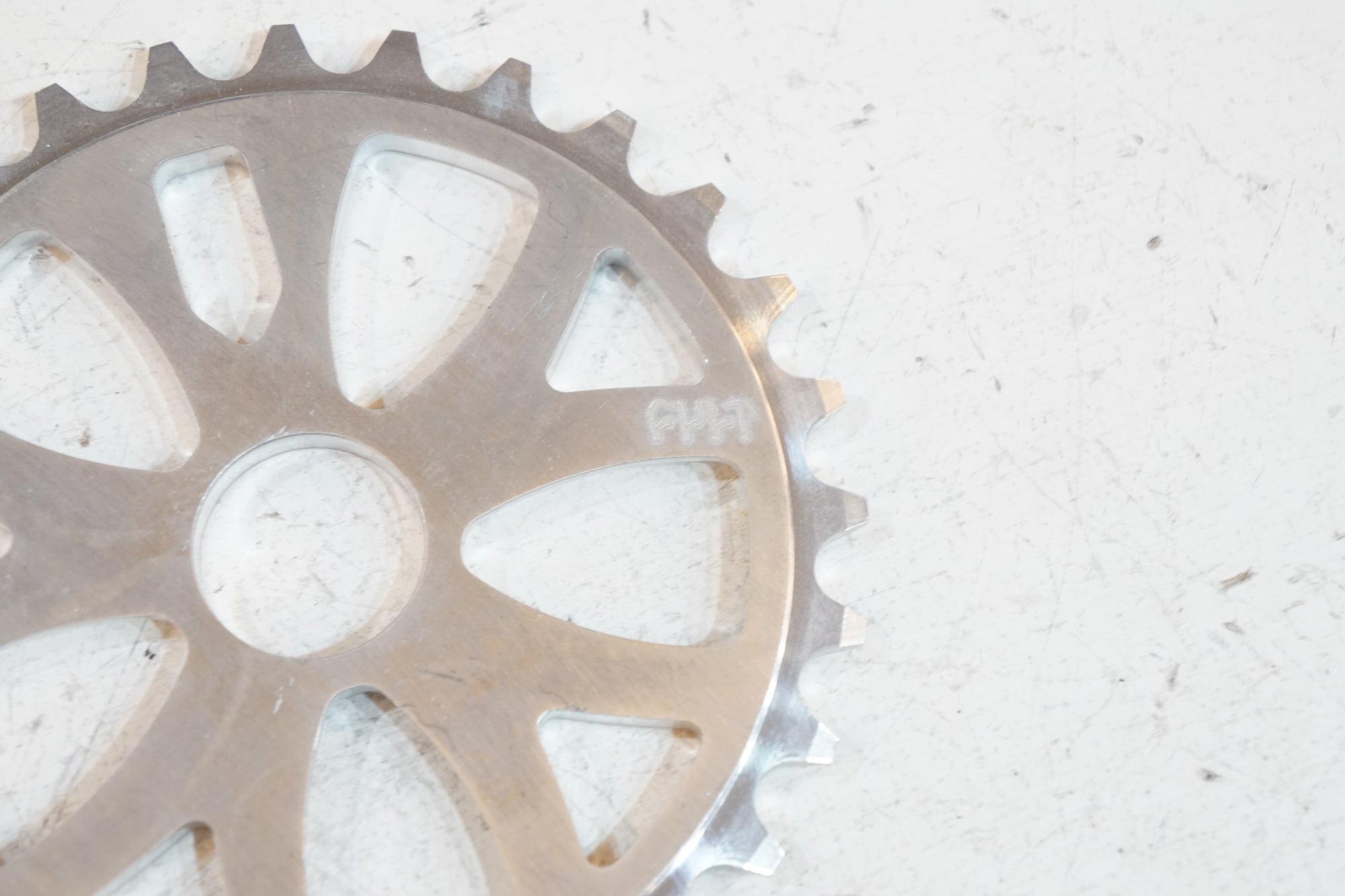 CULT 「カルト」 28T スプロケット / バイチャリ浦和ベース