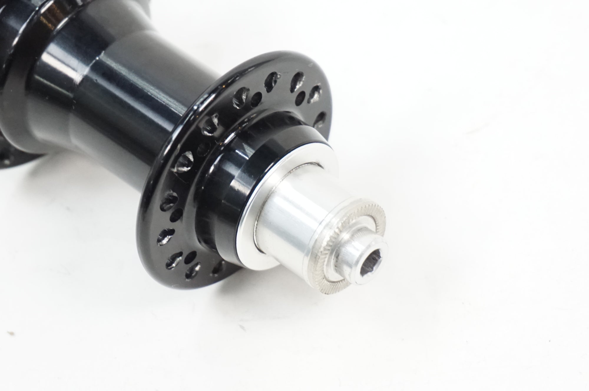 TNI 「ティーエヌアイ」 EVOLUTION LIGHT SHIMANO 11s 32H リアハブ / 川越店