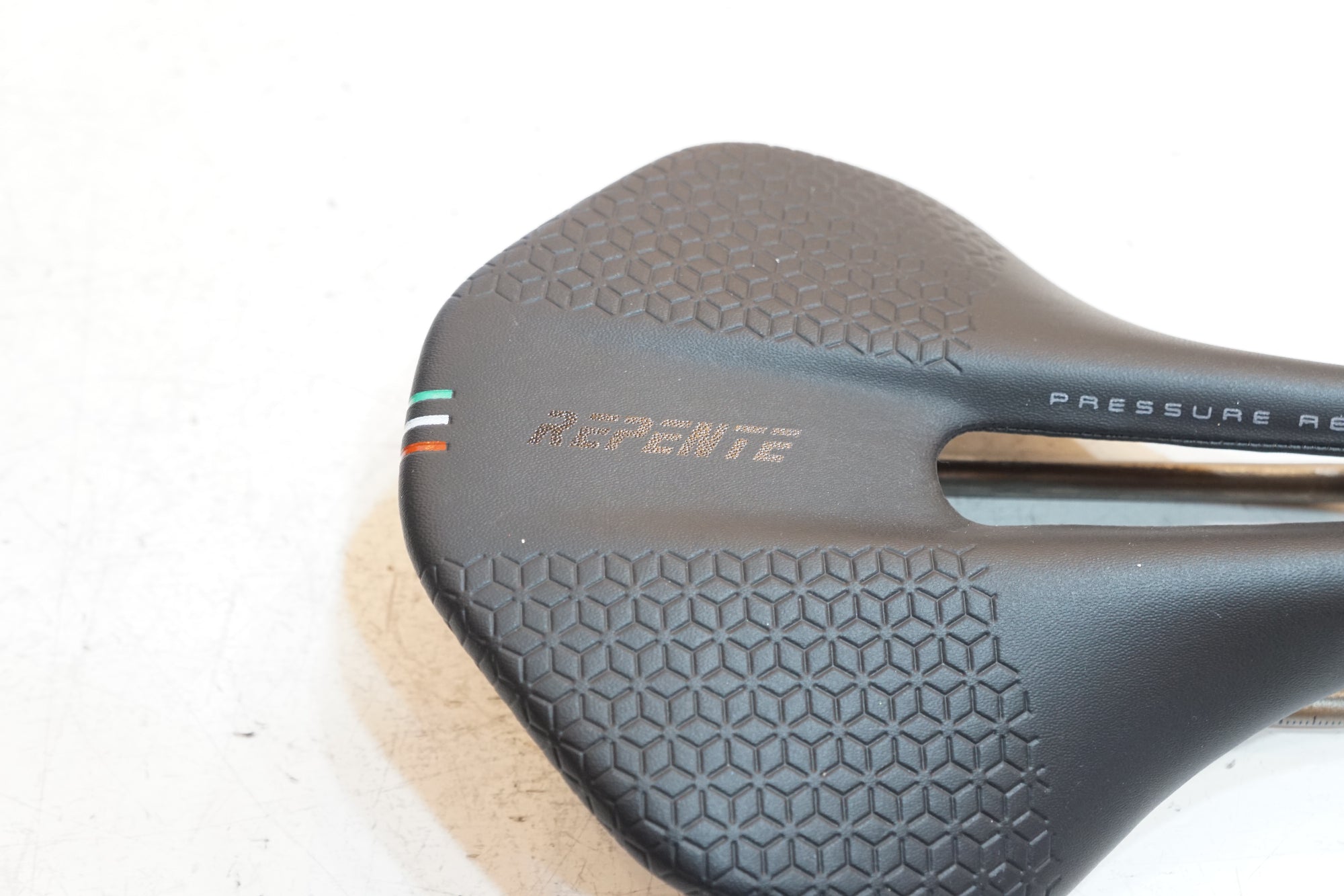 REPENTE 「レペンテ」 QUASAR サドル / バイチャリ浦和ベース